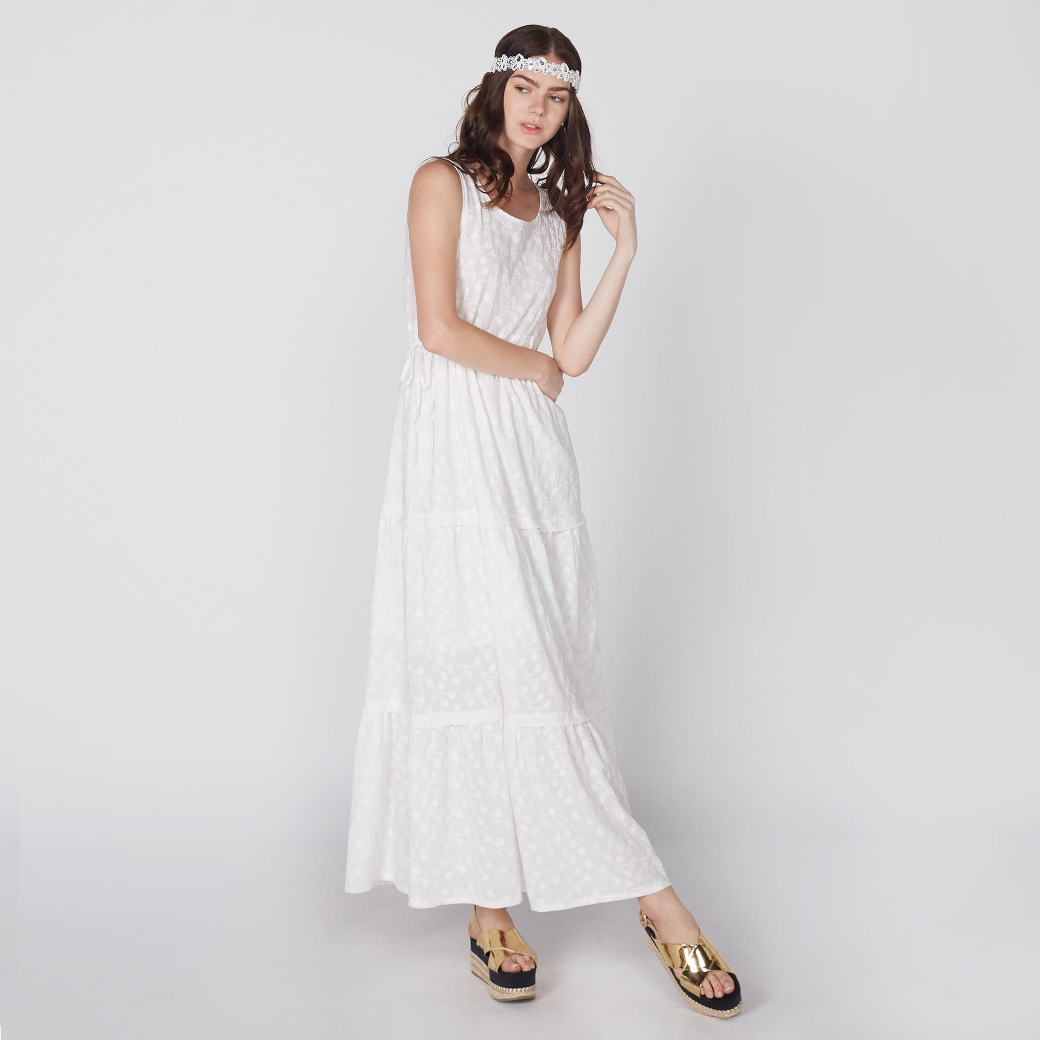 فستان طويل مطرز دون أكمام بياقة مستديرة-women-clothing-dresses-image-1
