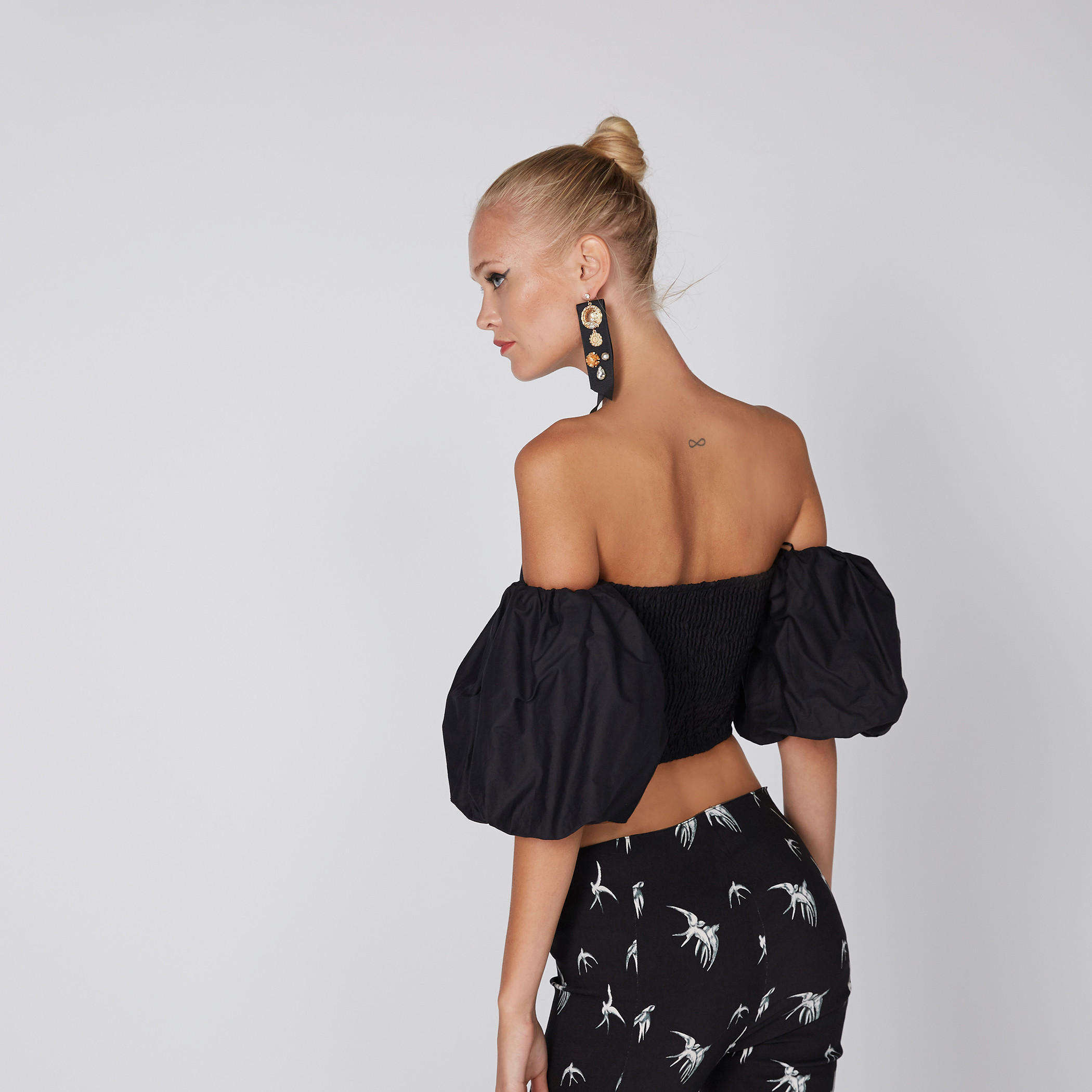 بلوزة قصيرة بأكتاف مكشوفة وأكمام طويلة وسحّاب إغلاق-women-clothing-shirtsandblouses-blouses-image-2