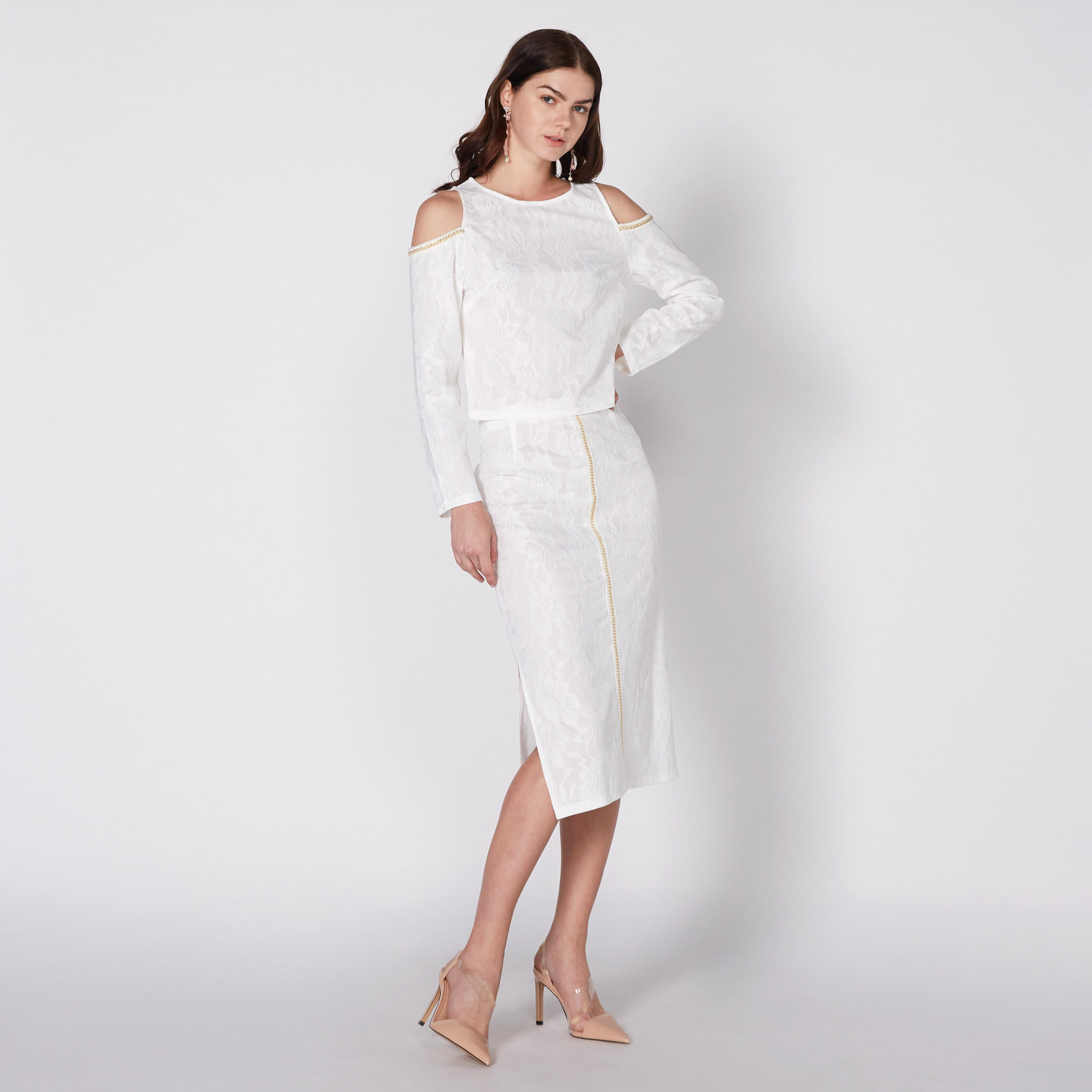بلوزة مكشوفة الأكتاف بياقة مستديرة وتفاصيل دانتيل-women-clothing-shirtsandblouses-blouses-image-2