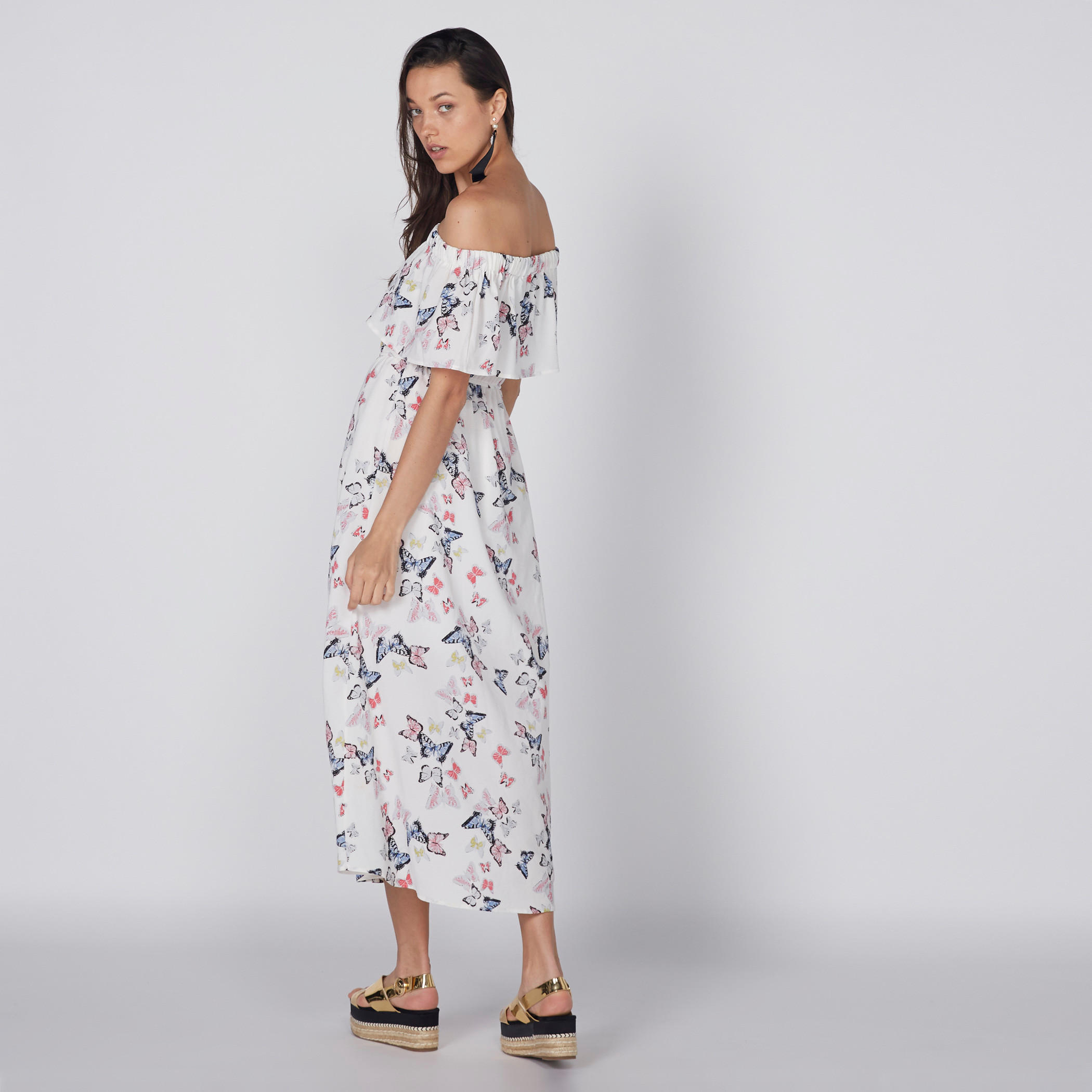 بلوزة بأكتاف مكشوفة وتفاصيل كشكش وطبعات-women-clothing-dresses-image-4