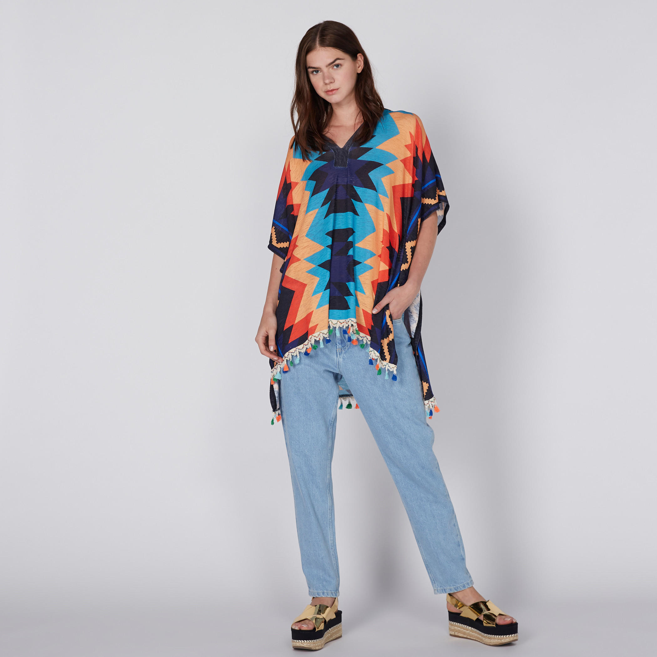 بونشو بياقة V وشرّابات وطبعات آزتيك-women-clothing-shirtsandblouses-blouses-image-2