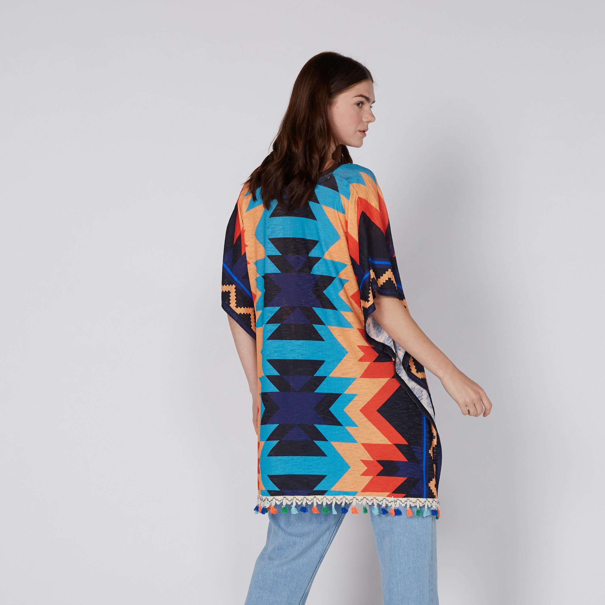 بونشو بياقة V وشرّابات وطبعات آزتيك-women-clothing-shirtsandblouses-blouses-image-4