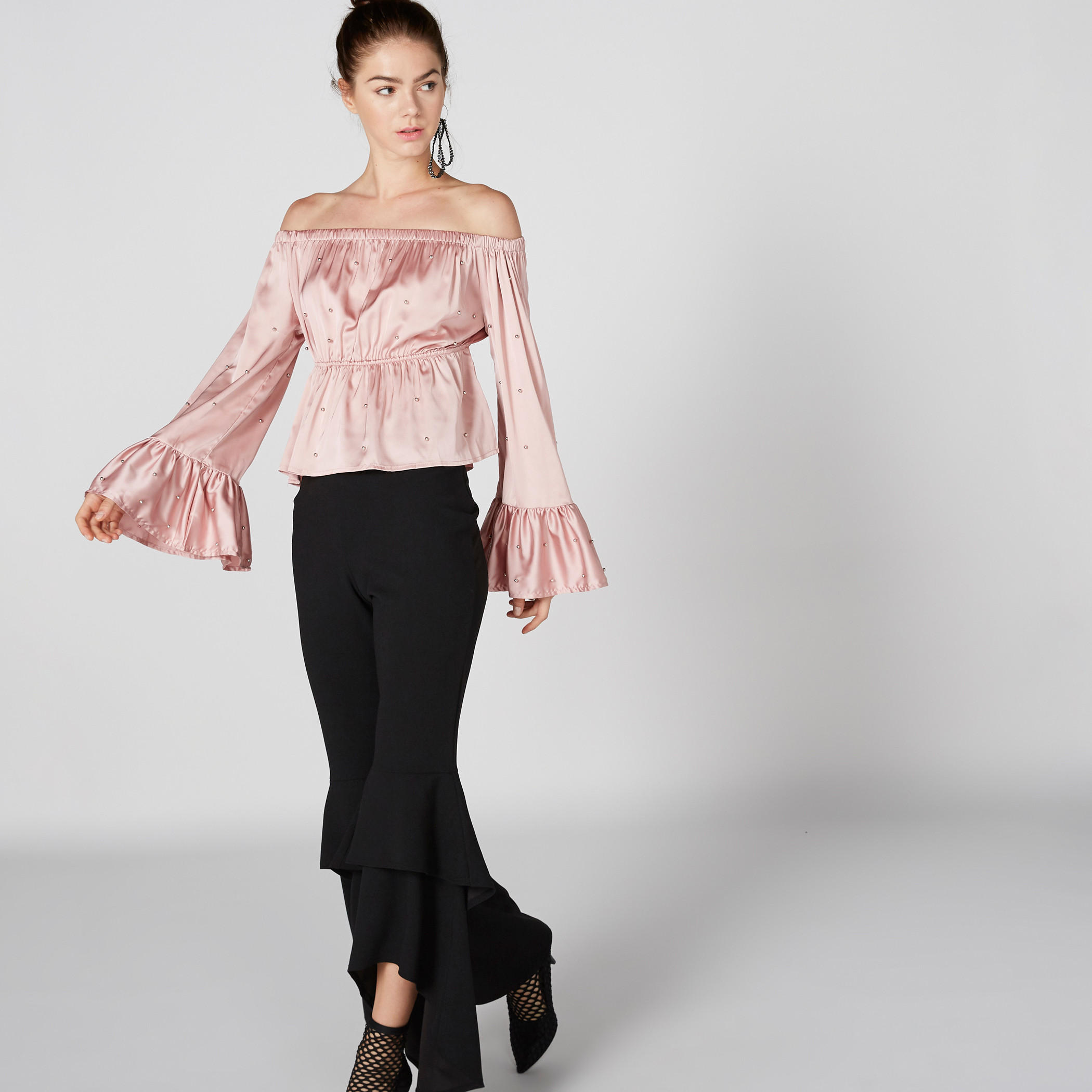 بلوزة مكشوفة الأكتاف بأكمام واسعة وتفاصيل لؤلؤ-women-clothing-shirtsandblouses-blouses-image-4