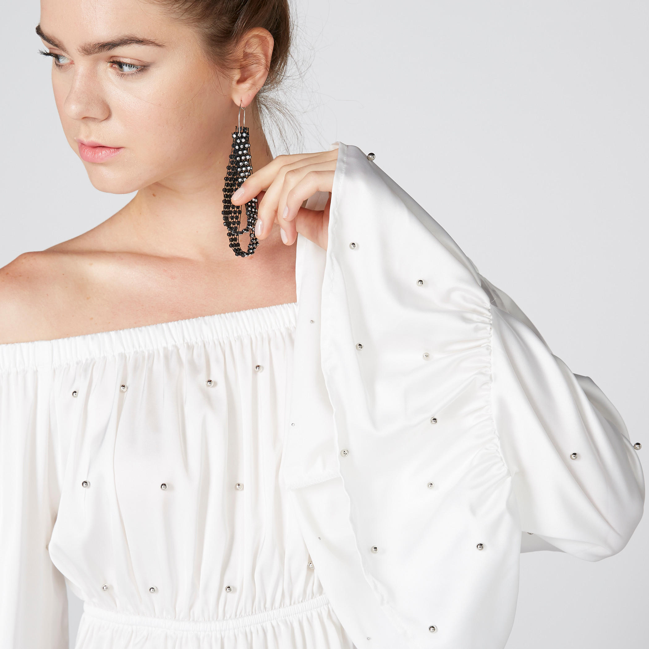بلوزة مكشوفة الأكتاف بأكمام واسعة وتفاصيل لؤلؤ-women-clothing-shirtsandblouses-blouses-image-1