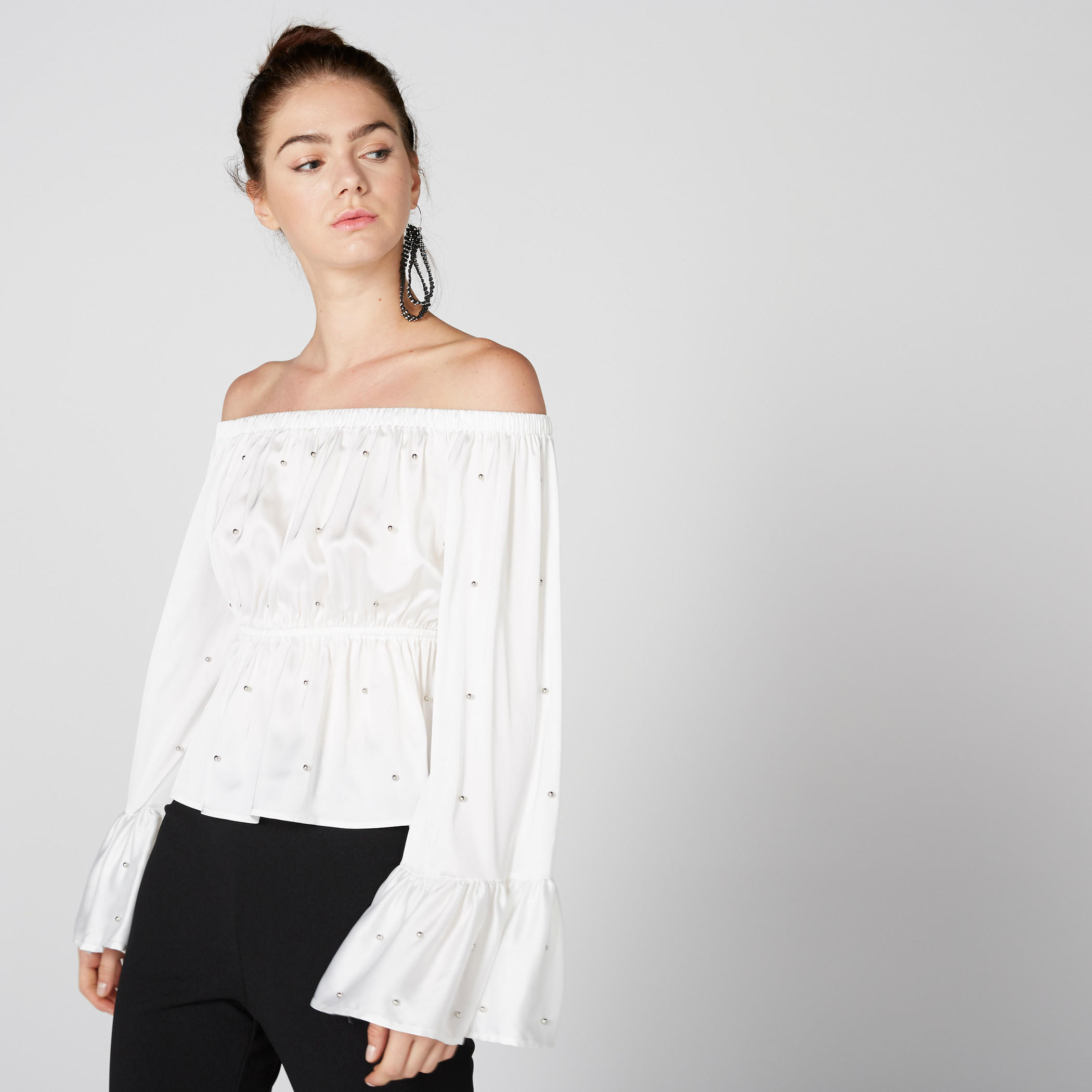 بلوزة مكشوفة الأكتاف بأكمام واسعة وتفاصيل لؤلؤ-women-clothing-shirtsandblouses-blouses-image-3