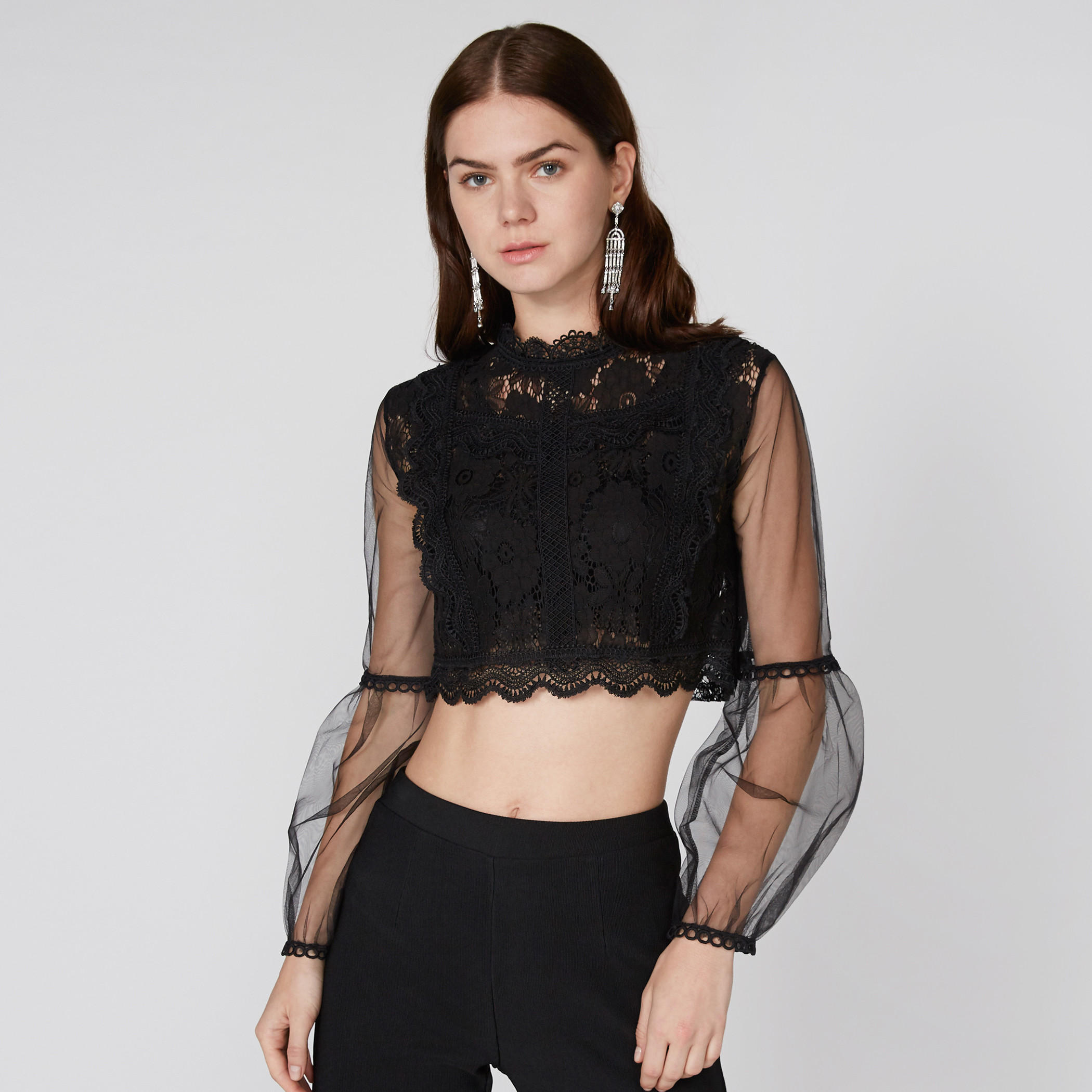 بلوزة قصيرة بأكمام طويلة وتفاصيل دانتيل مع مشبك إغلاق-women-clothing-shirtsandblouses-blouses-image-1