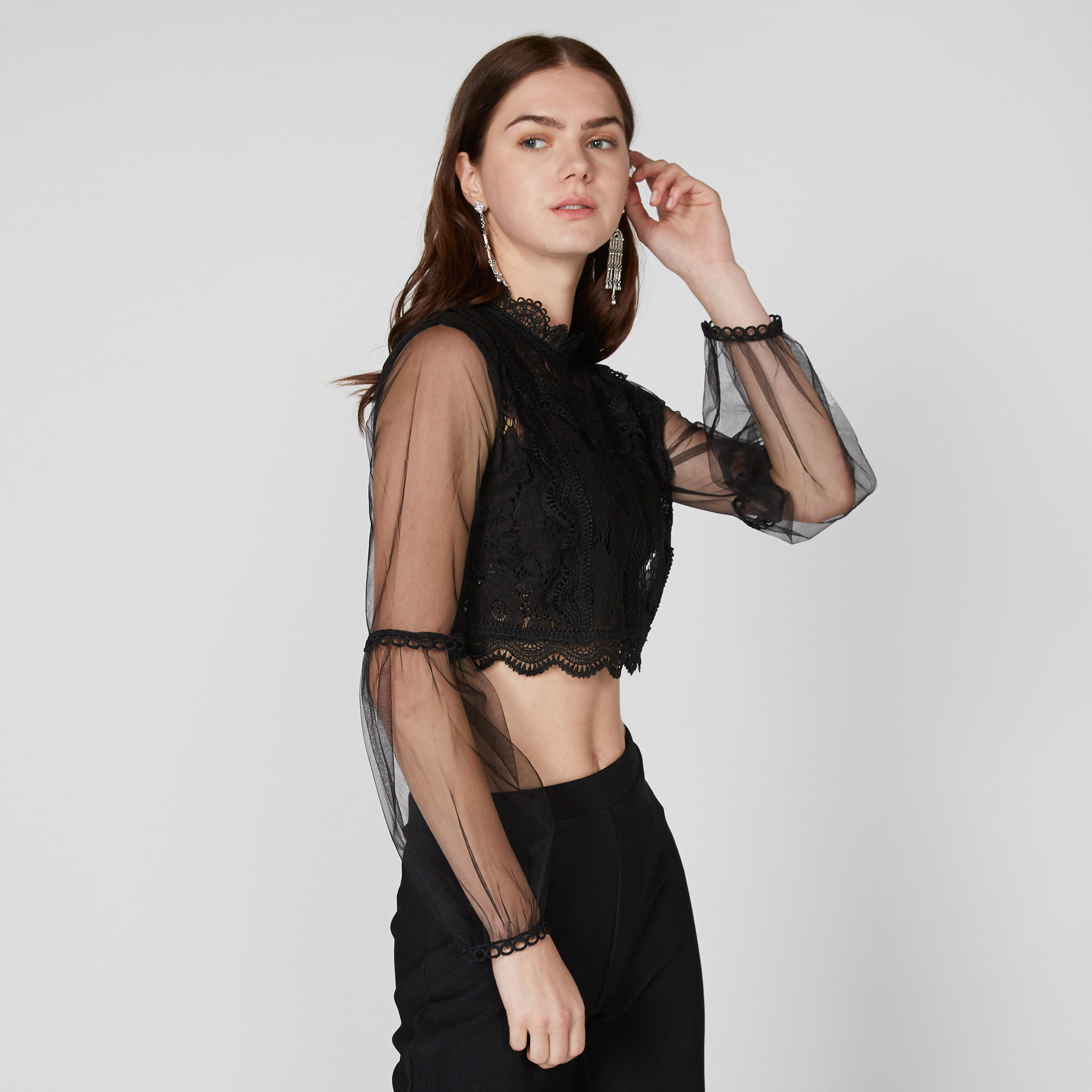 بلوزة قصيرة بأكمام طويلة وتفاصيل دانتيل مع مشبك إغلاق-women-clothing-shirtsandblouses-blouses-image-3