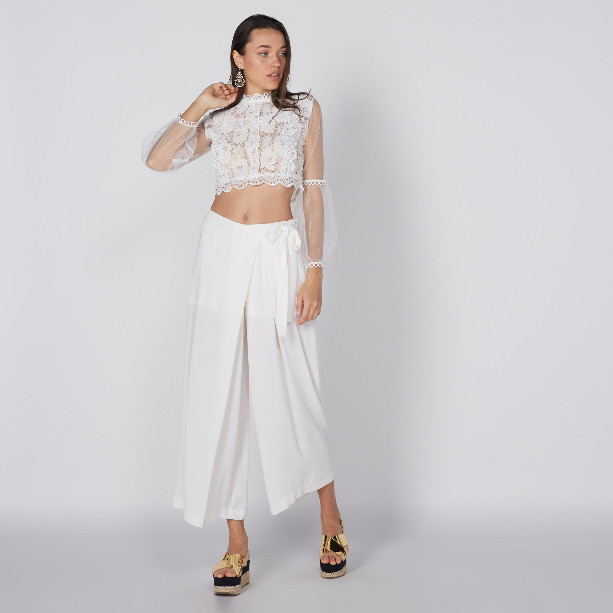 بلوزة دانتيل قصيرة بأكمام طويلة وياقة عالية-women-clothing-shirtsandblouses-blouses-image-1