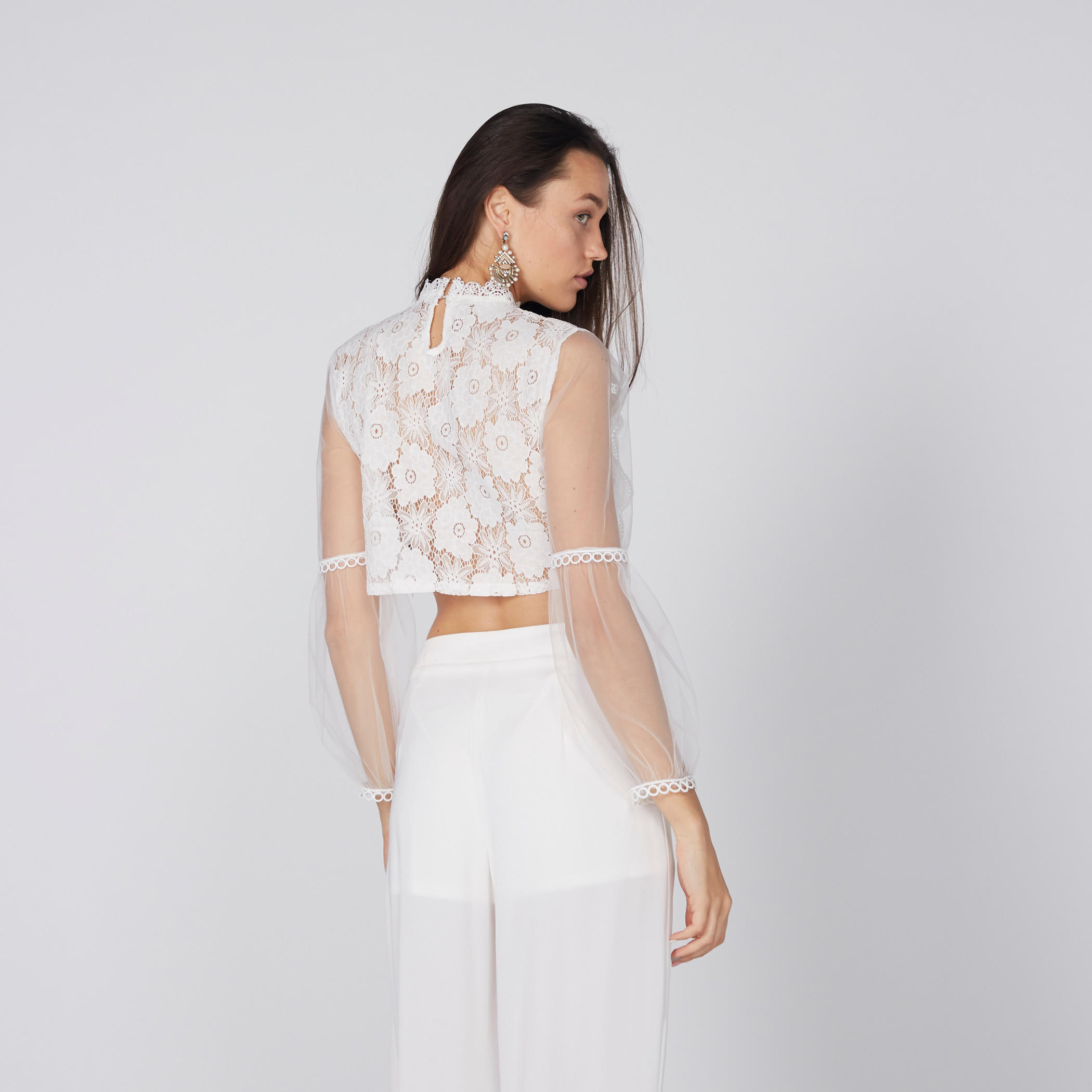 بلوزة دانتيل قصيرة بأكمام طويلة وياقة عالية-women-clothing-shirtsandblouses-blouses-image-4