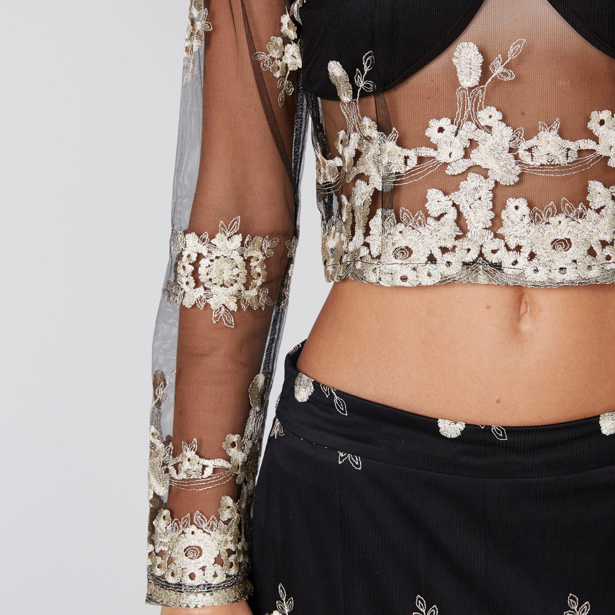 بلوزة مطرّزة بياقة مستديرة وأكمام طويلة-women-clothing-shirtsandblouses-blouses-image-3