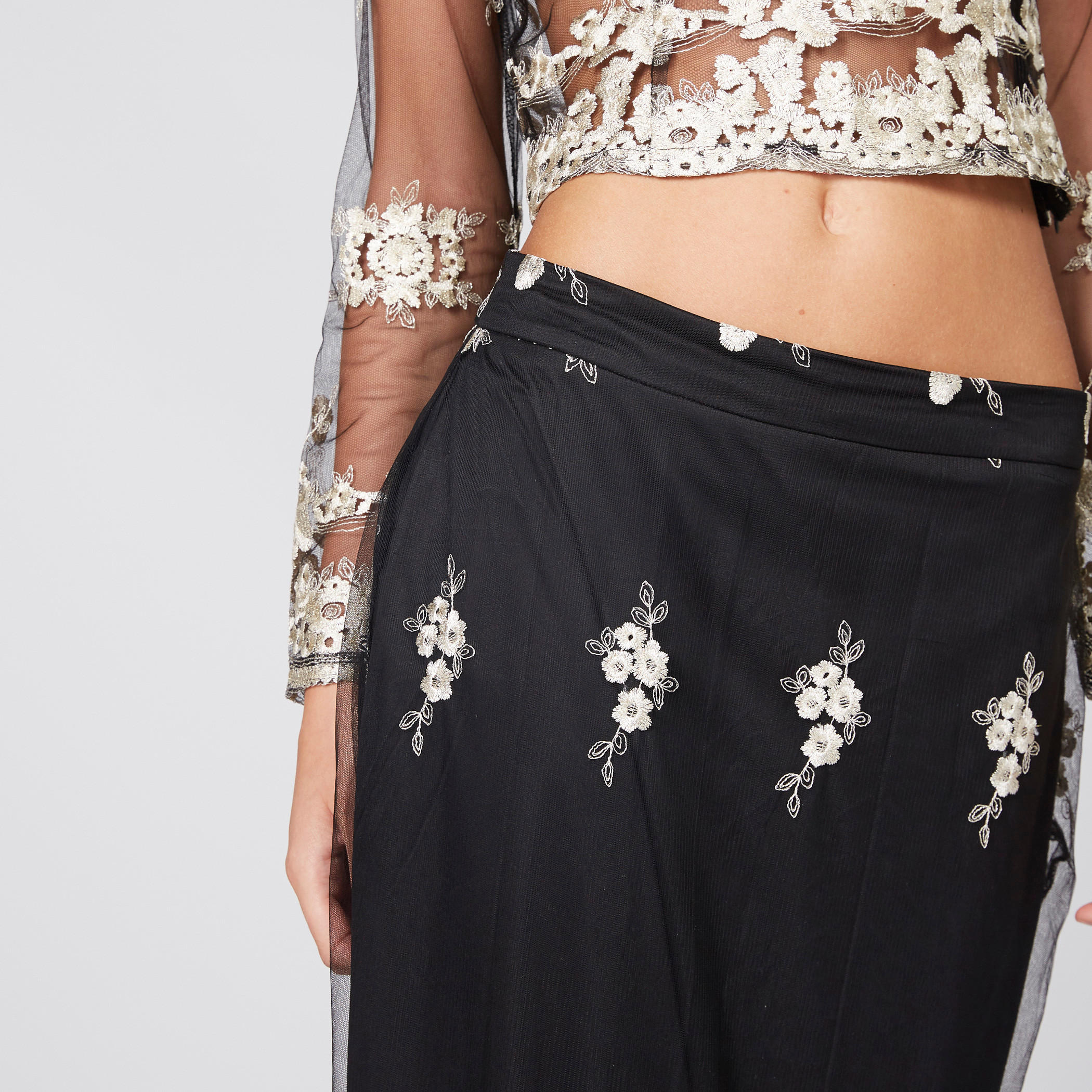 تنّورة طويلة مطرّزة بخصر مطّاطي من تو إكستريمز-women-clothing-bottoms-skirts-image-2
