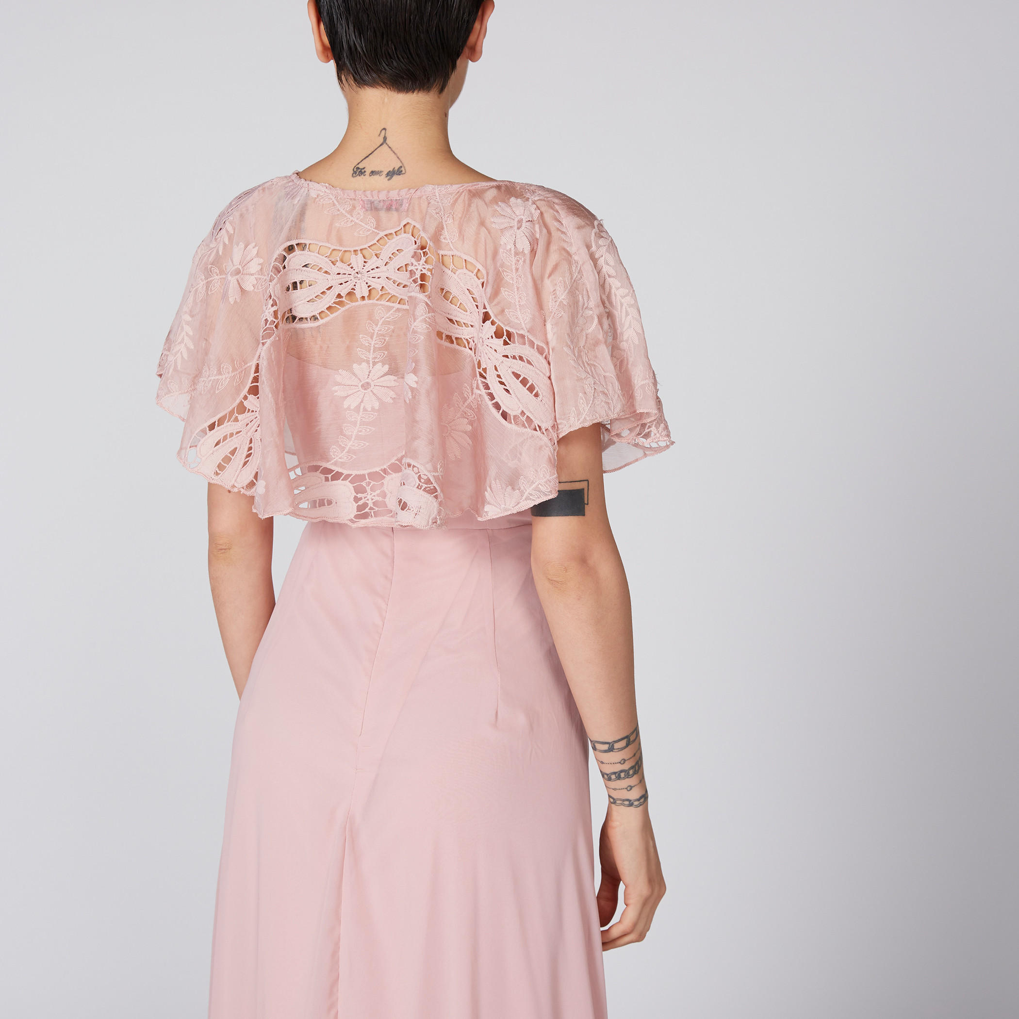 فستان طويل بأكمام قصيرة وتفاصيل دانتيل-women-clothing-dresses-image-2
