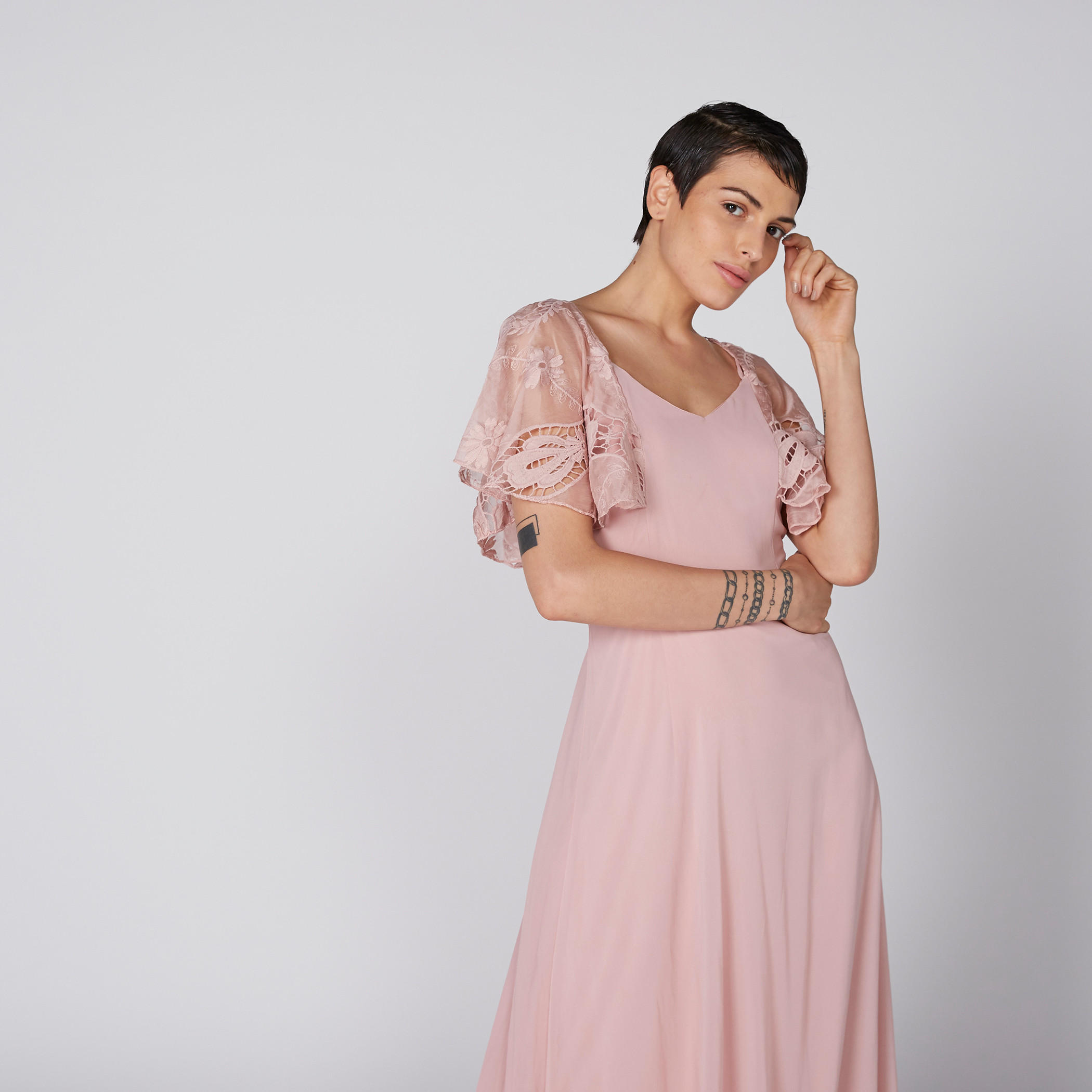 فستان طويل بأكمام قصيرة وتفاصيل دانتيل-women-clothing-dresses-image-5
