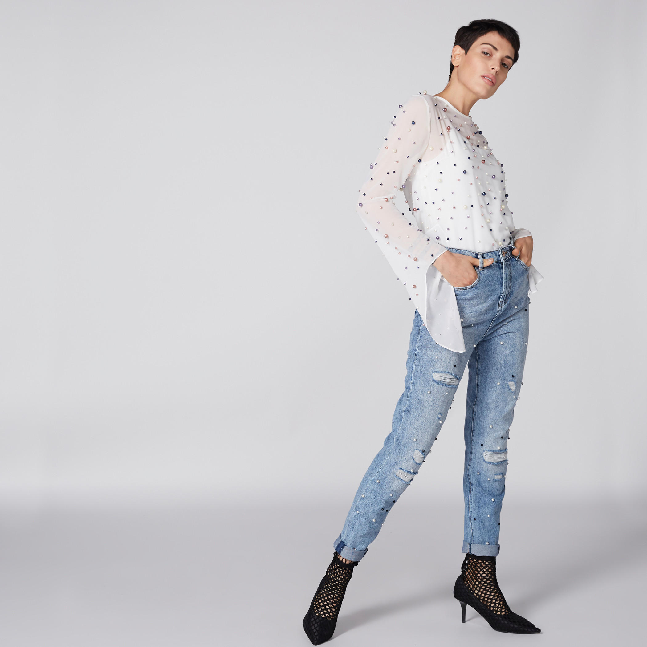 بلوزة شبكية بأكمام طويلة وتفاصيل لؤلؤ-women-clothing-shirtsandblouses-blouses-image-1
