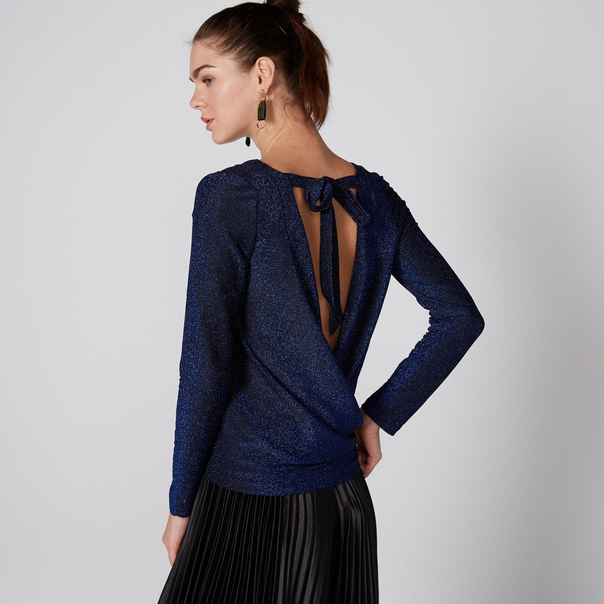 بلوزة بارزة الملمس بياقة عميقة وأكمام طويلة ورباط-women-clothing-shirtsandblouses-blouses-image-2