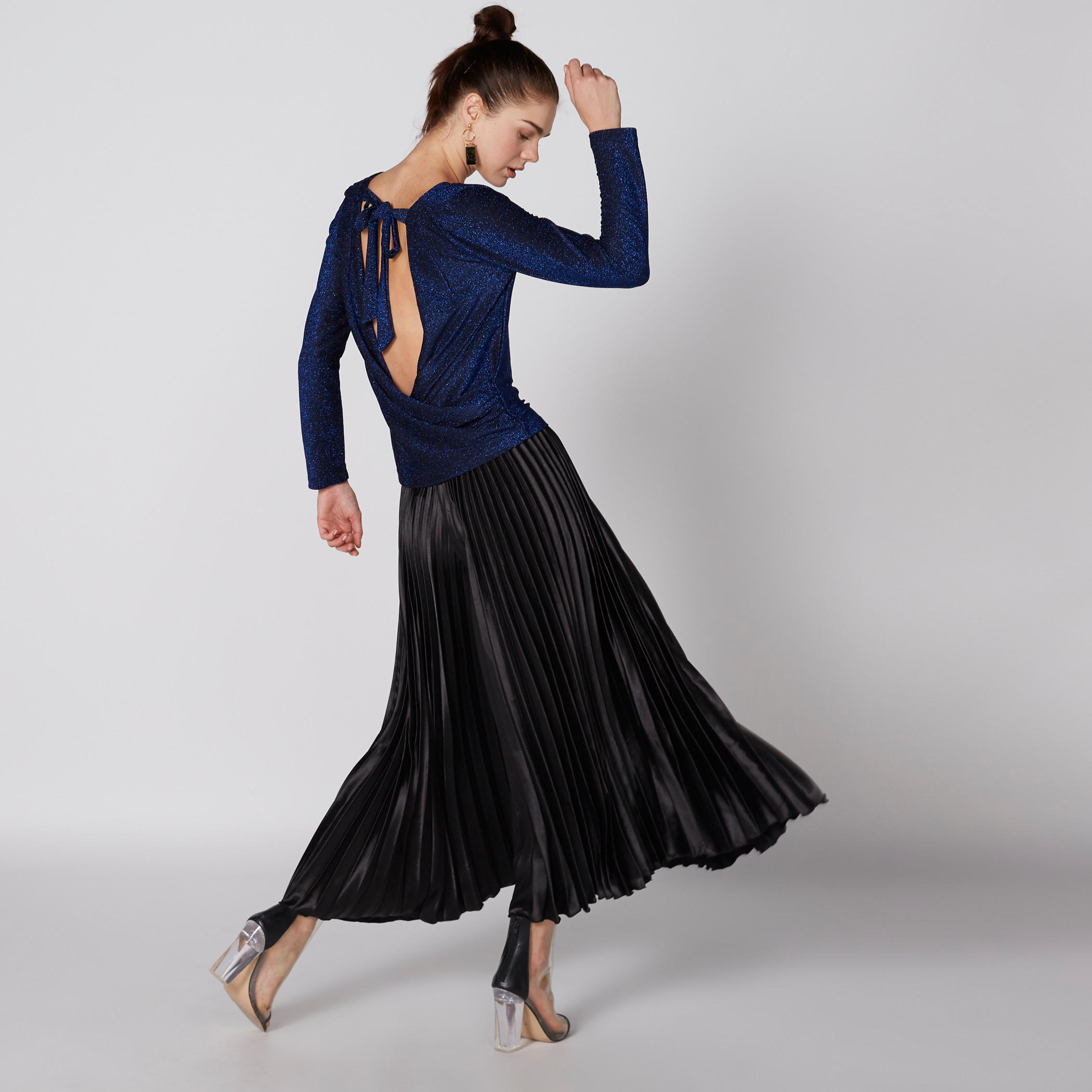 بلوزة بارزة الملمس بياقة عميقة وأكمام طويلة ورباط-women-clothing-shirtsandblouses-blouses-image-4