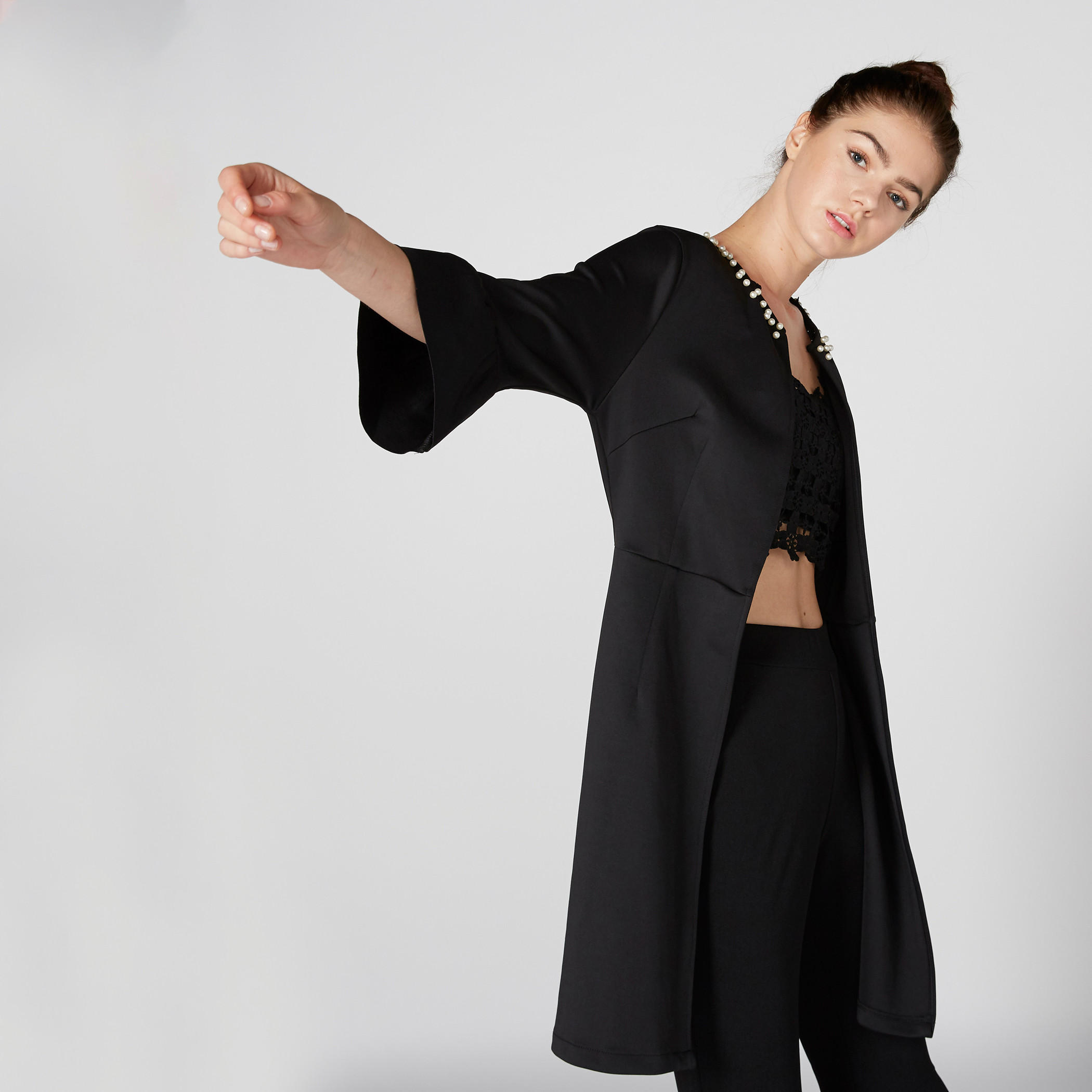 سترة طويلة بأكمام 3/4 وتفاصيل لؤلؤ-women-winterwear-coatsandjackets-jackets-image-1