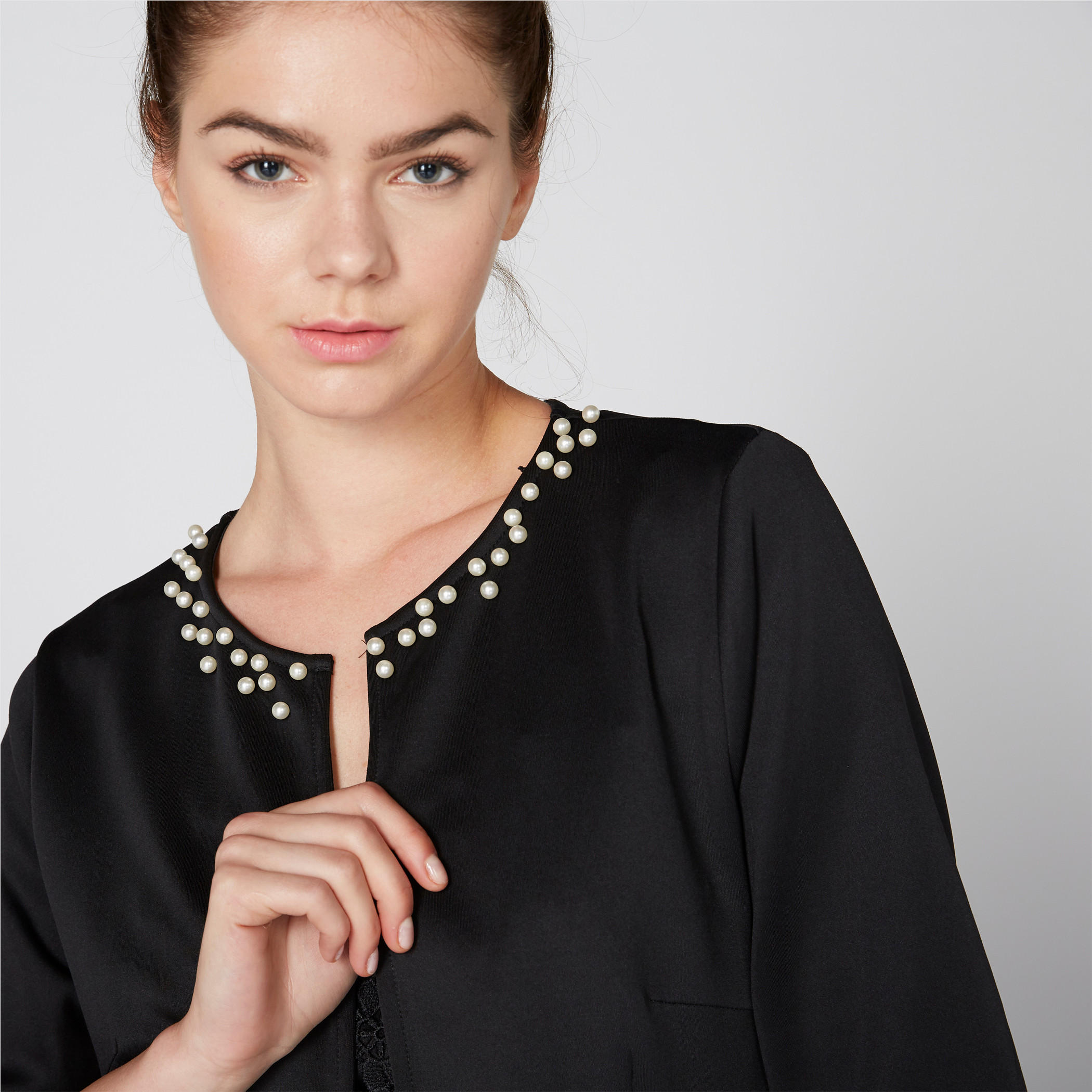 سترة طويلة بأكمام 3/4 وتفاصيل لؤلؤ-women-winterwear-coatsandjackets-jackets-image-4