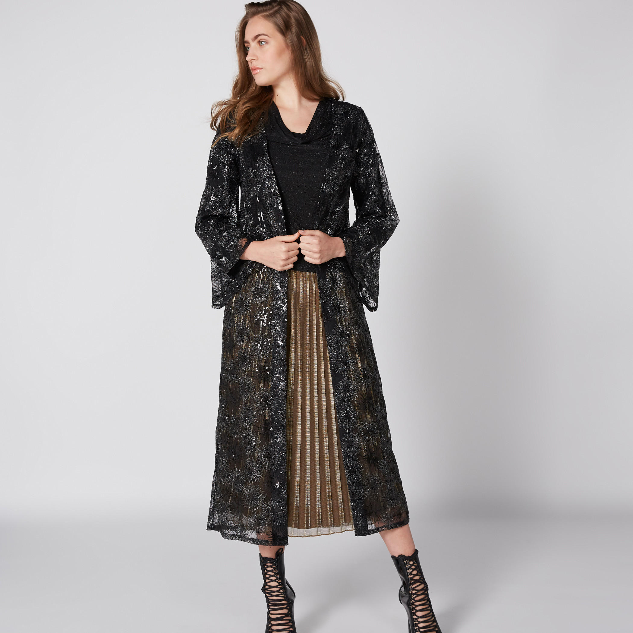 سترة طويلة مزينة بأكمام واسعة-women-winterwear-cardigansandjumpers-cardigans-image-1