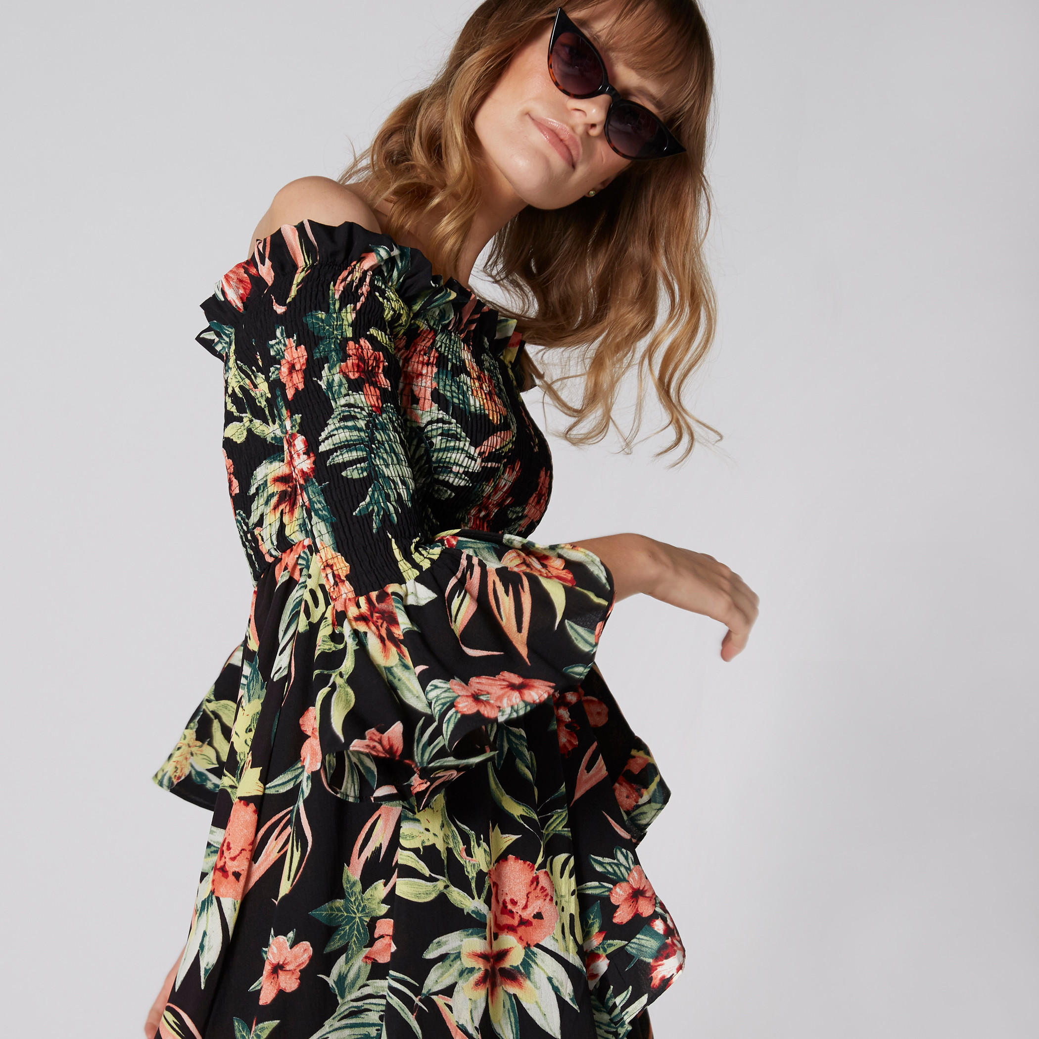 فستان طويل مكشوف الأكتاف بحوّاف غير مستوية وطبعات-women-clothing-dresses-image-4