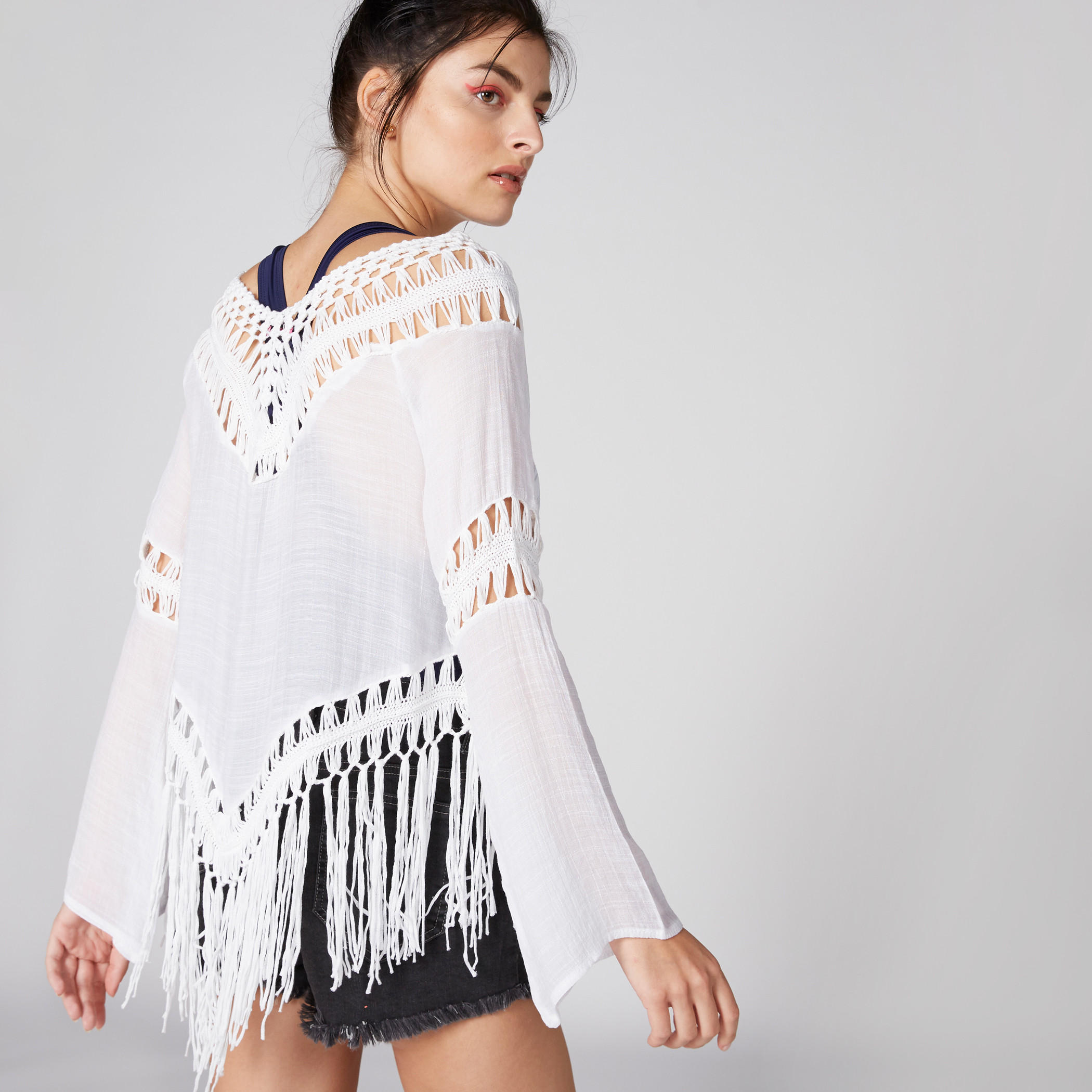 بلوزة بأكمام طويلة وشرابات وتفاصيل كروشيه-women-clothing-shirtsandblouses-blouses-image-2