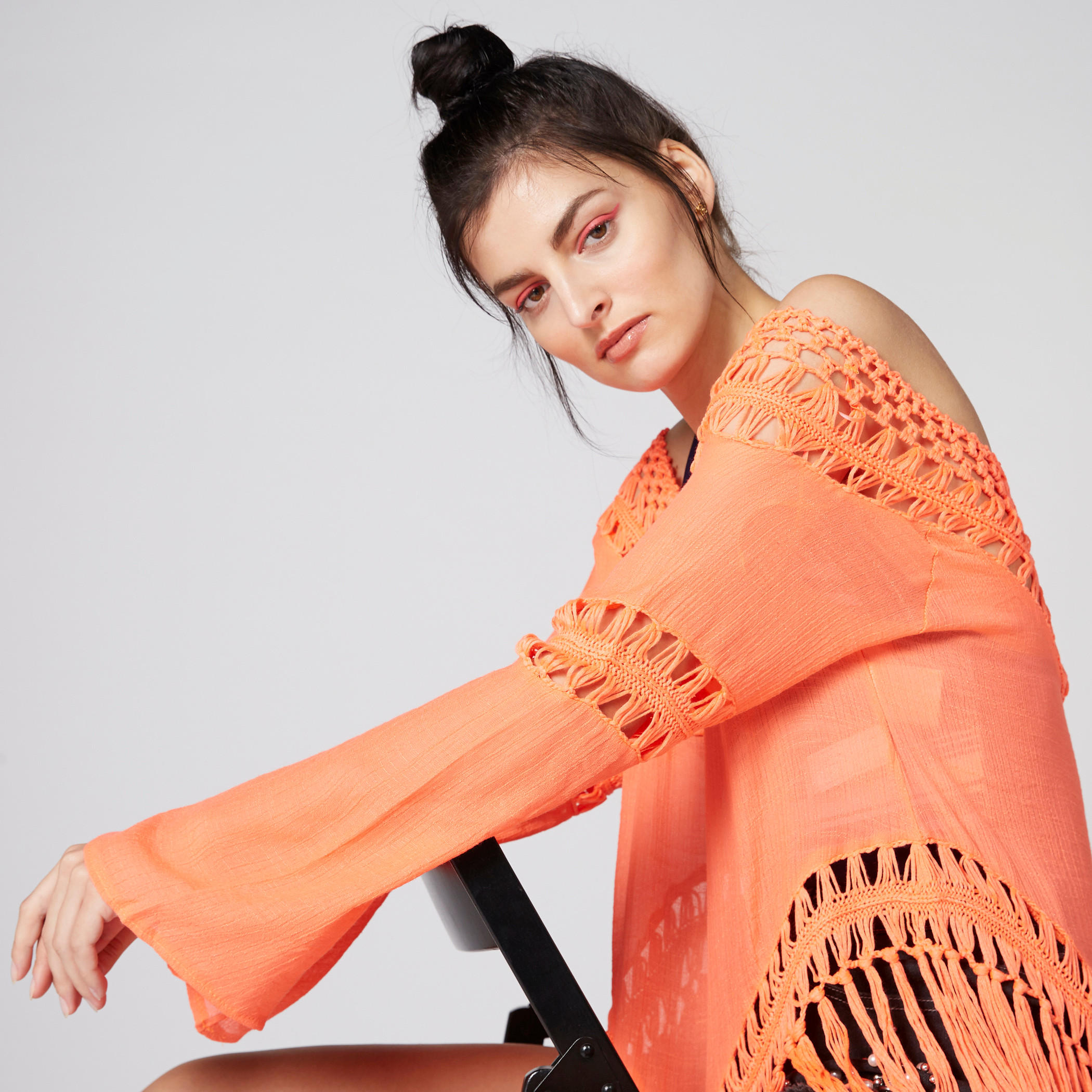 بلوزة بأكمام طويلة وشرابات وتفاصيل كروشيه-women-clothing-shirtsandblouses-blouses-image-1