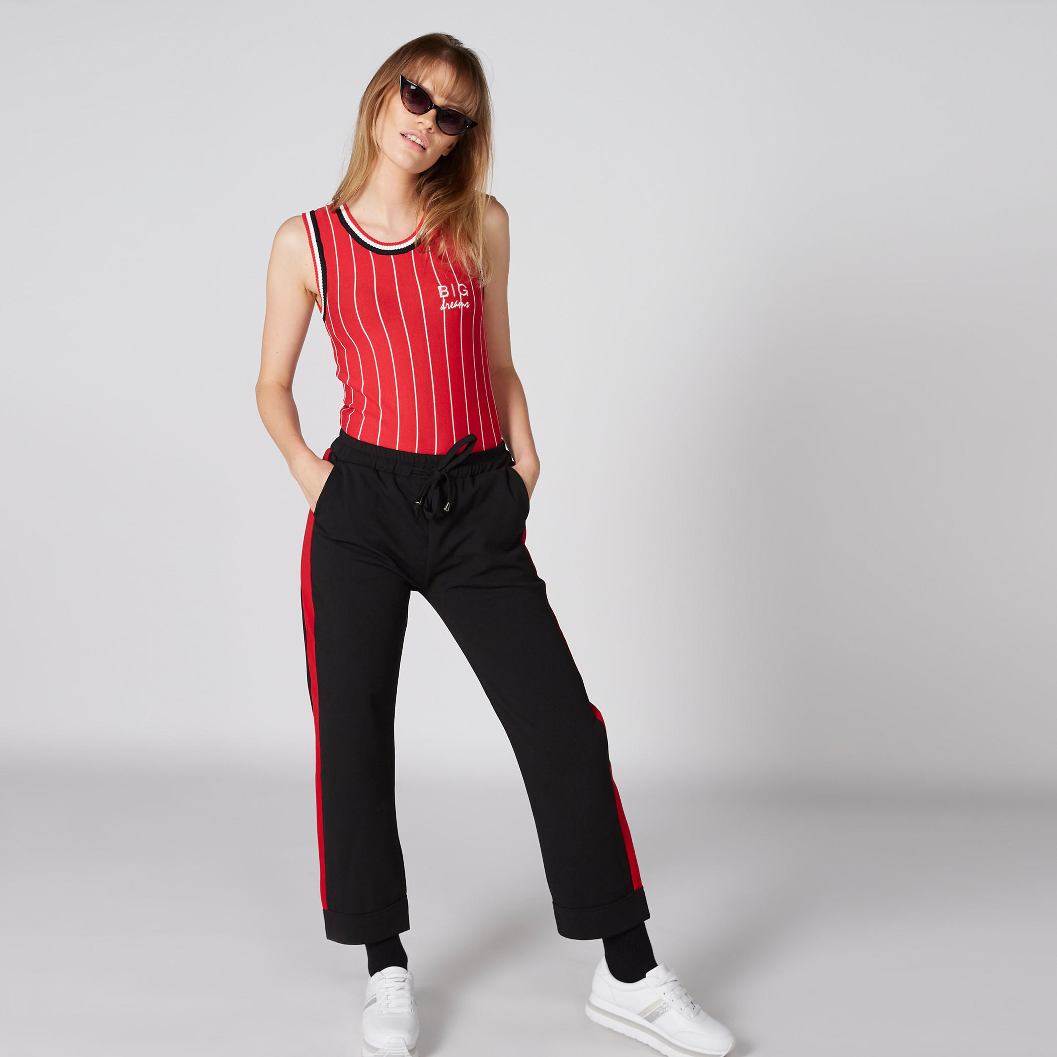 تيشيرت مقلّم دون أكمام بياقة عميقة-women-clothing-tshirts-image-3