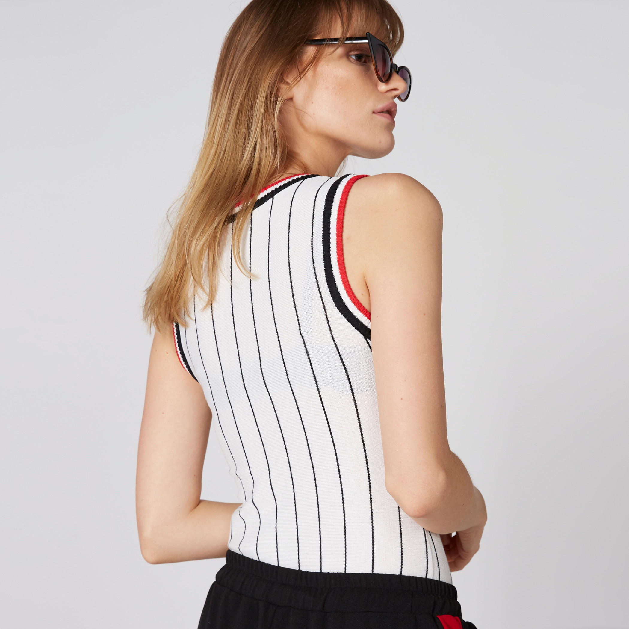 تيشيرت مقلّم دون أكمام بياقة عميقة-women-clothing-tshirts-image-2