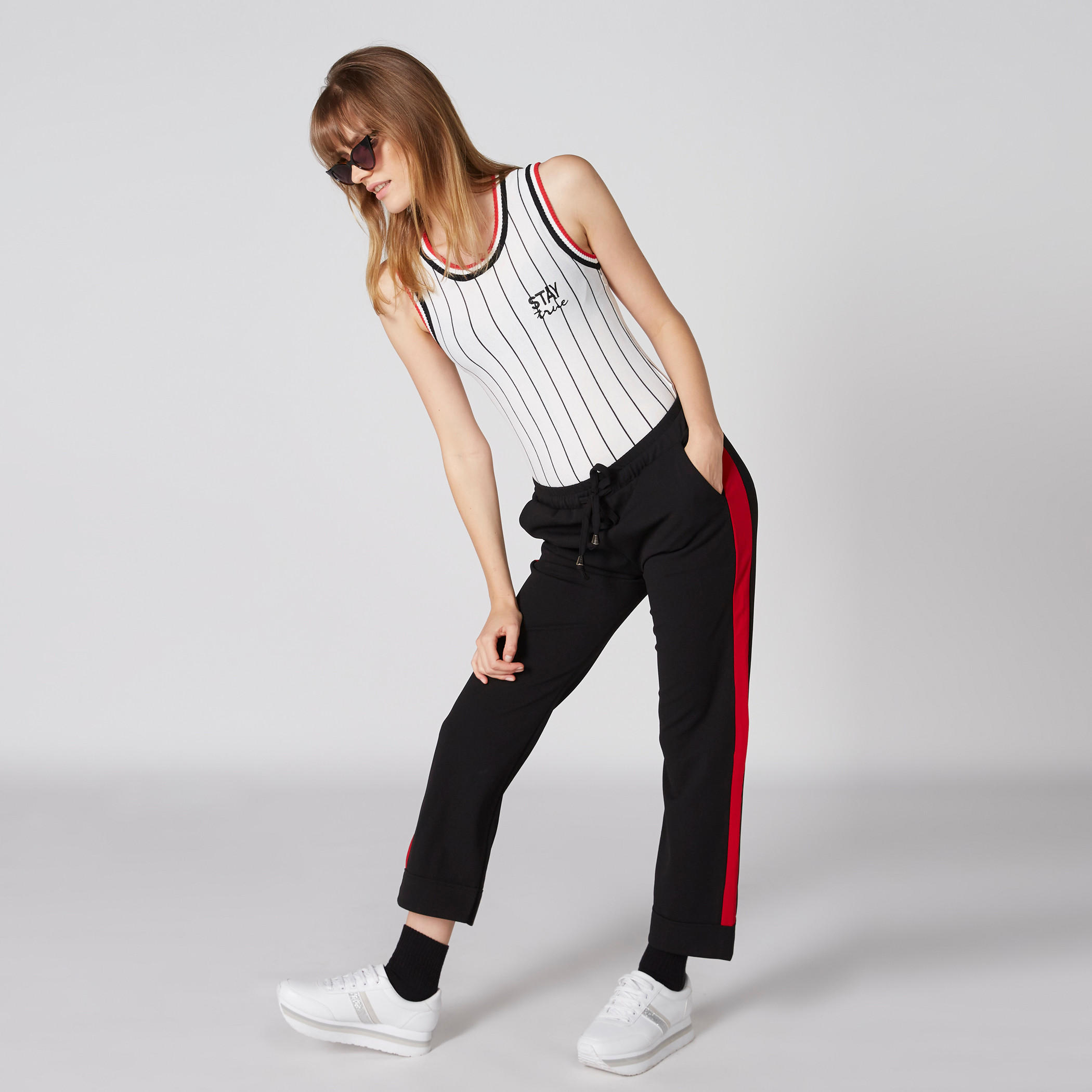 تيشيرت مقلّم دون أكمام بياقة عميقة-women-clothing-tshirts-image-3