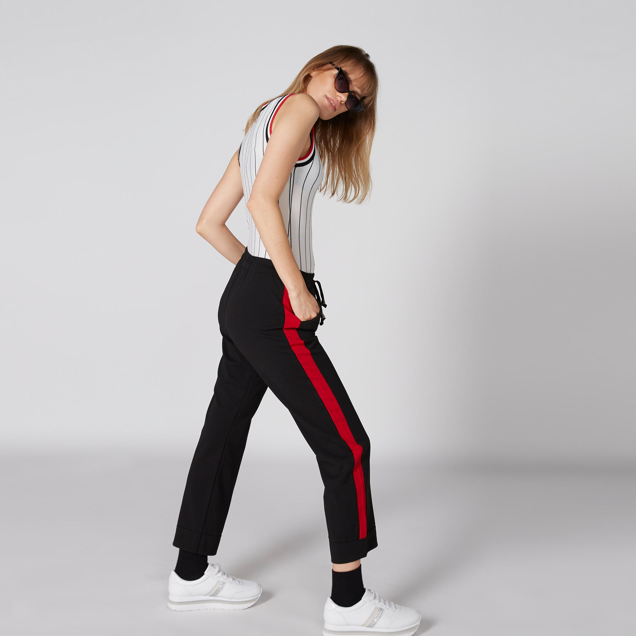 تيشيرت مقلّم دون أكمام بياقة عميقة-women-clothing-tshirts-image-5
