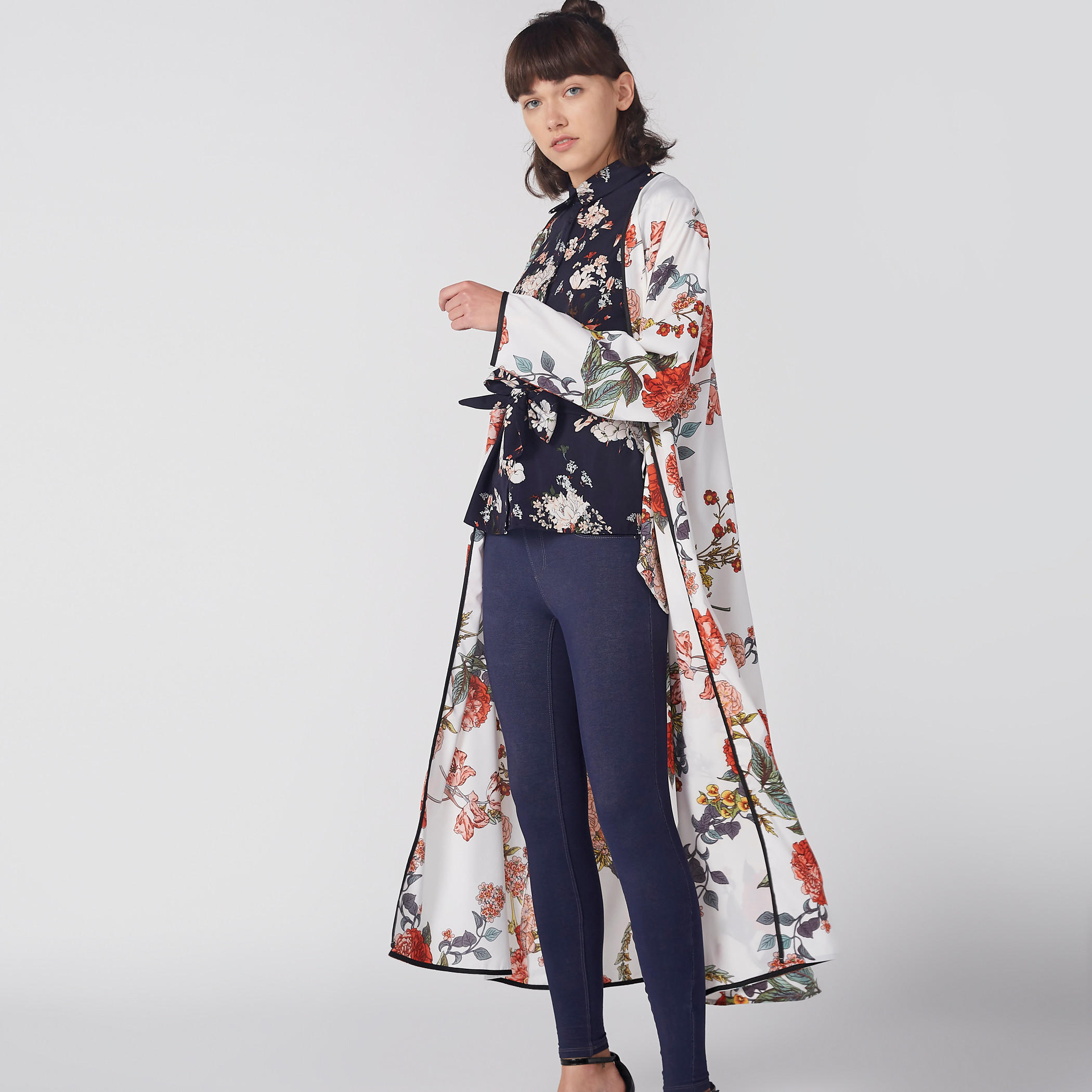 سترة طويلة مفتوحة من المقدّمة بطبعات زهرية وأكمام طويلة-women-winterwear-cardigansandjumpers-cardigans-image-1