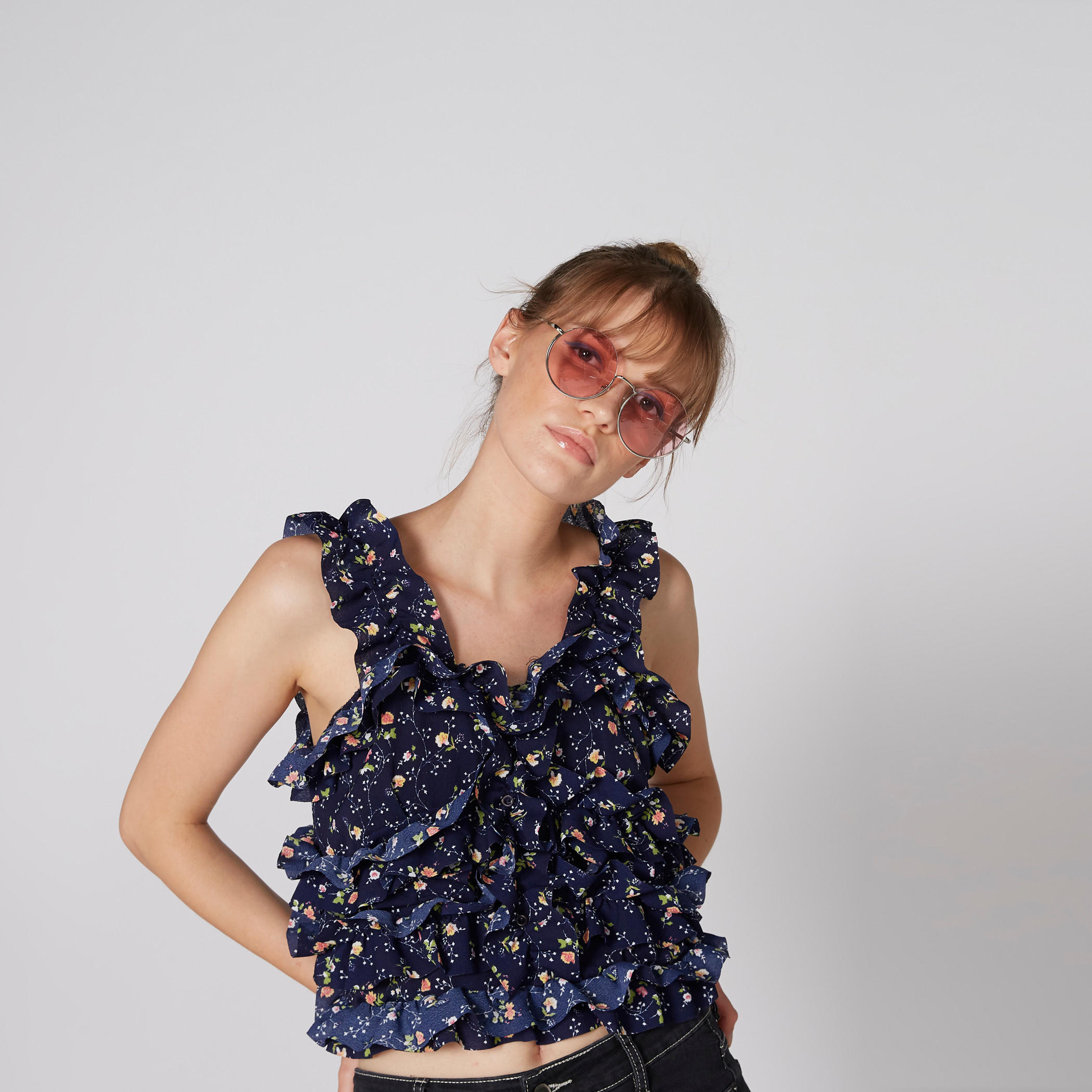 فستان دون أكمام بياقة V وتفاصيل كشكش وطبعات-women-clothing-shirtsandblouses-blouses-image-3