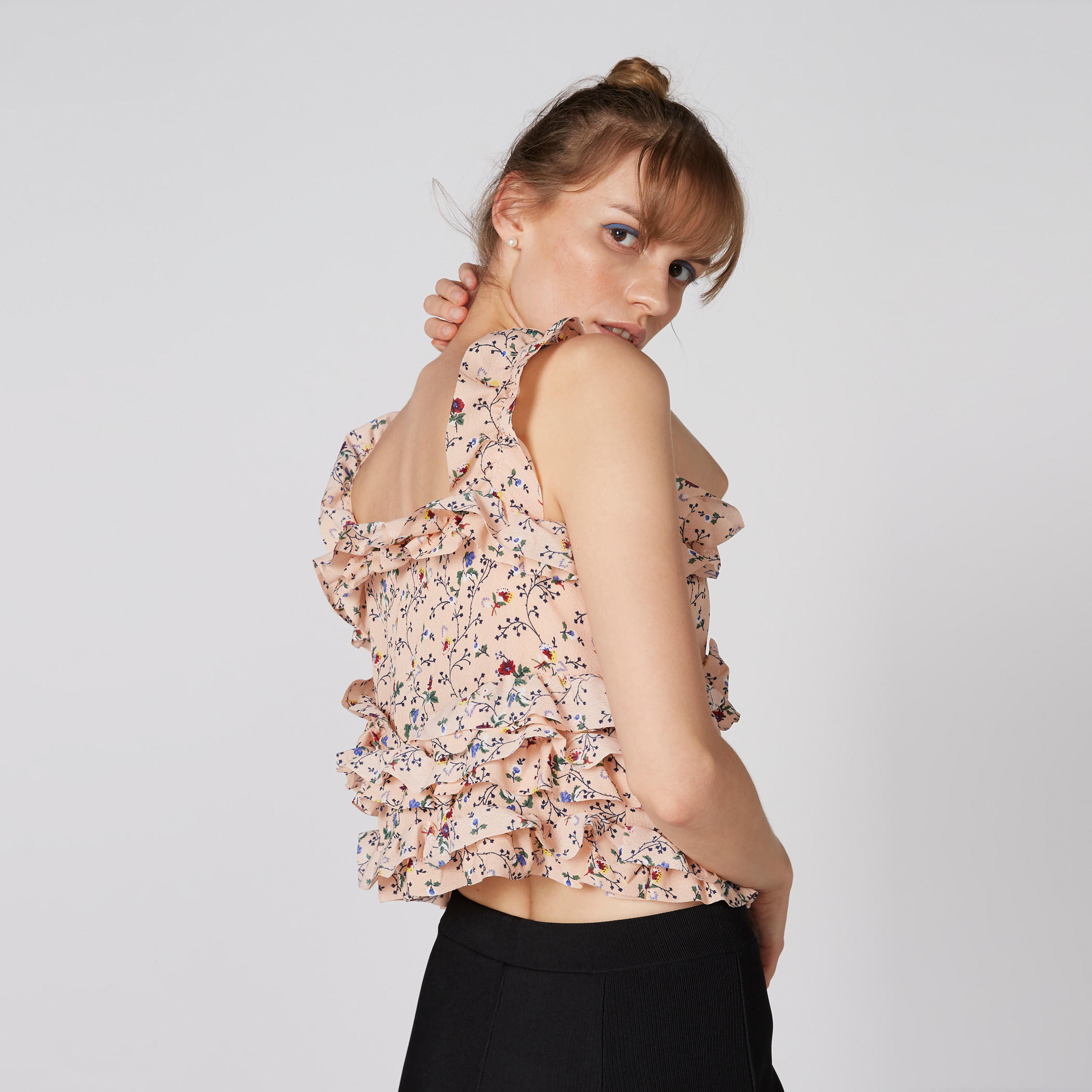 بلوزة دون أكمام بياقة V وتفاصيل كشكش وطبعات-women-clothing-shirtsandblouses-blouses-image-2