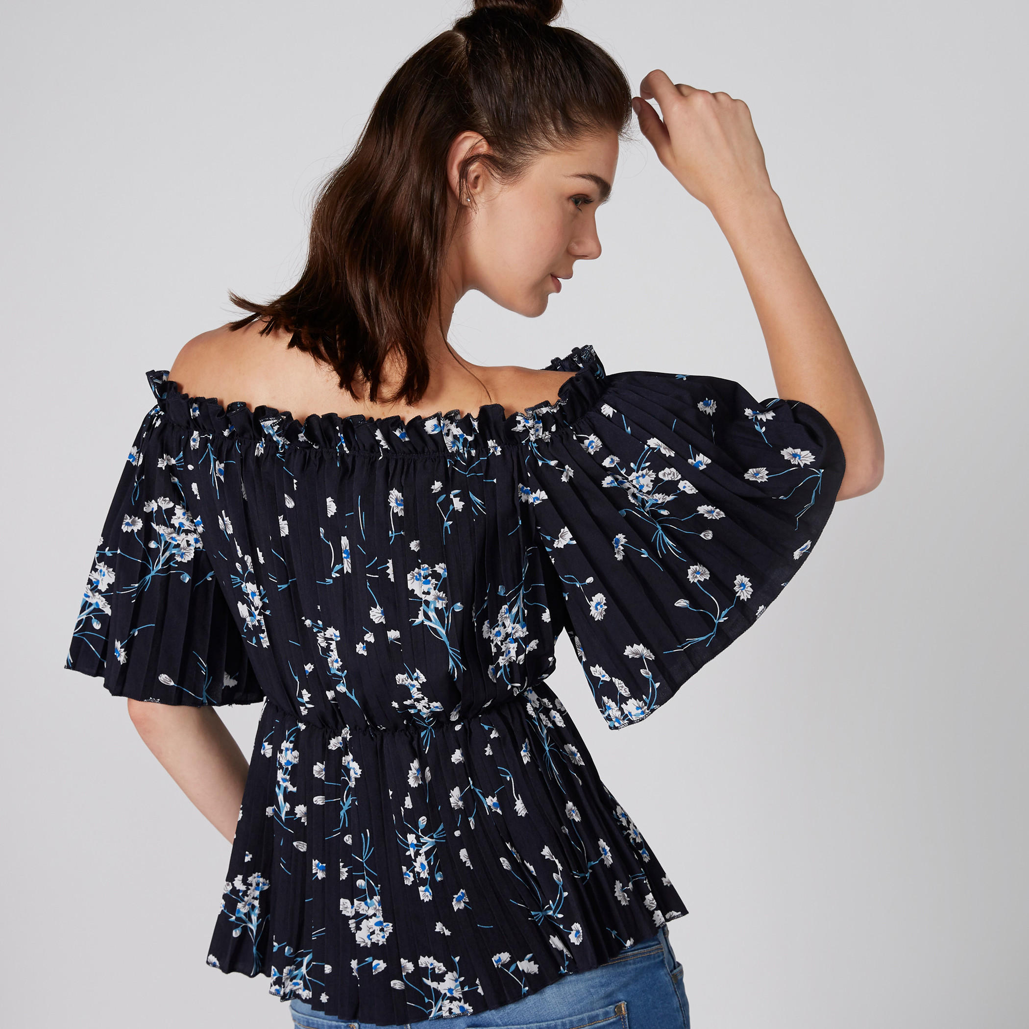 بلوزة مطوية بأكتاف مكشوفة وأكمام قصيرة وطبعات أزهار-women-clothing-shirtsandblouses-blouses-image-2