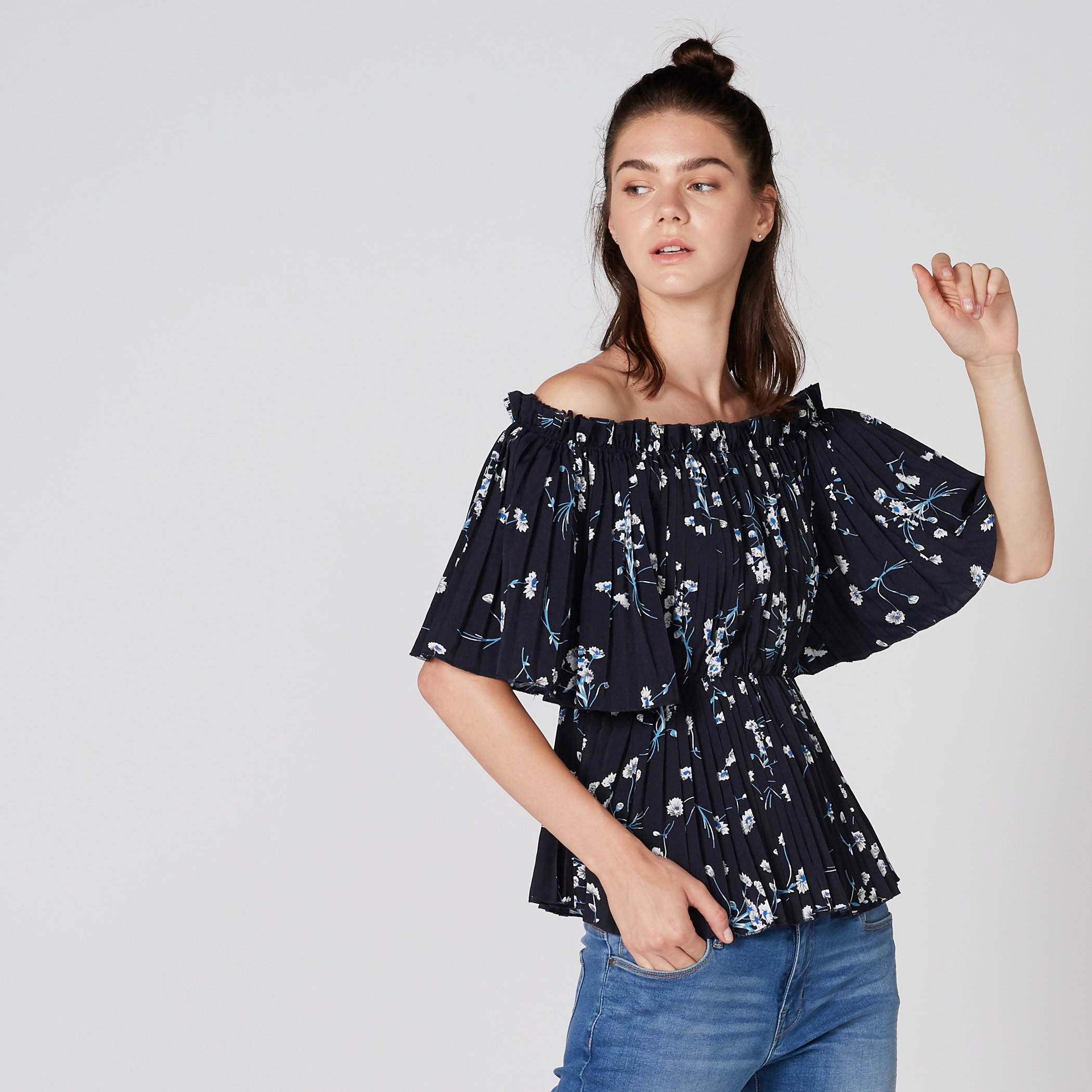 بلوزة مطوية بأكتاف مكشوفة وأكمام قصيرة وطبعات أزهار-women-clothing-shirtsandblouses-blouses-image-3