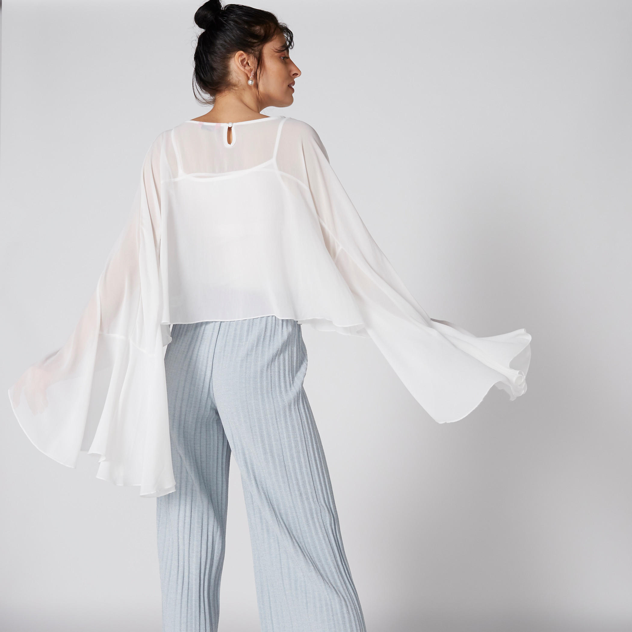 بلوزة بياقة قارب وأكمام واسعة-women-clothing-shirtsandblouses-blouses-image-2