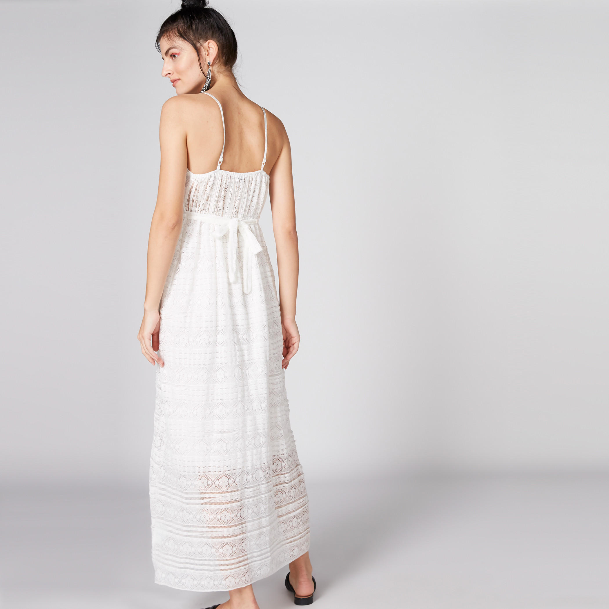 فستان دانتيل طويل بياقة V وحمّالات رفيعة-women-clothing-dresses-image-2