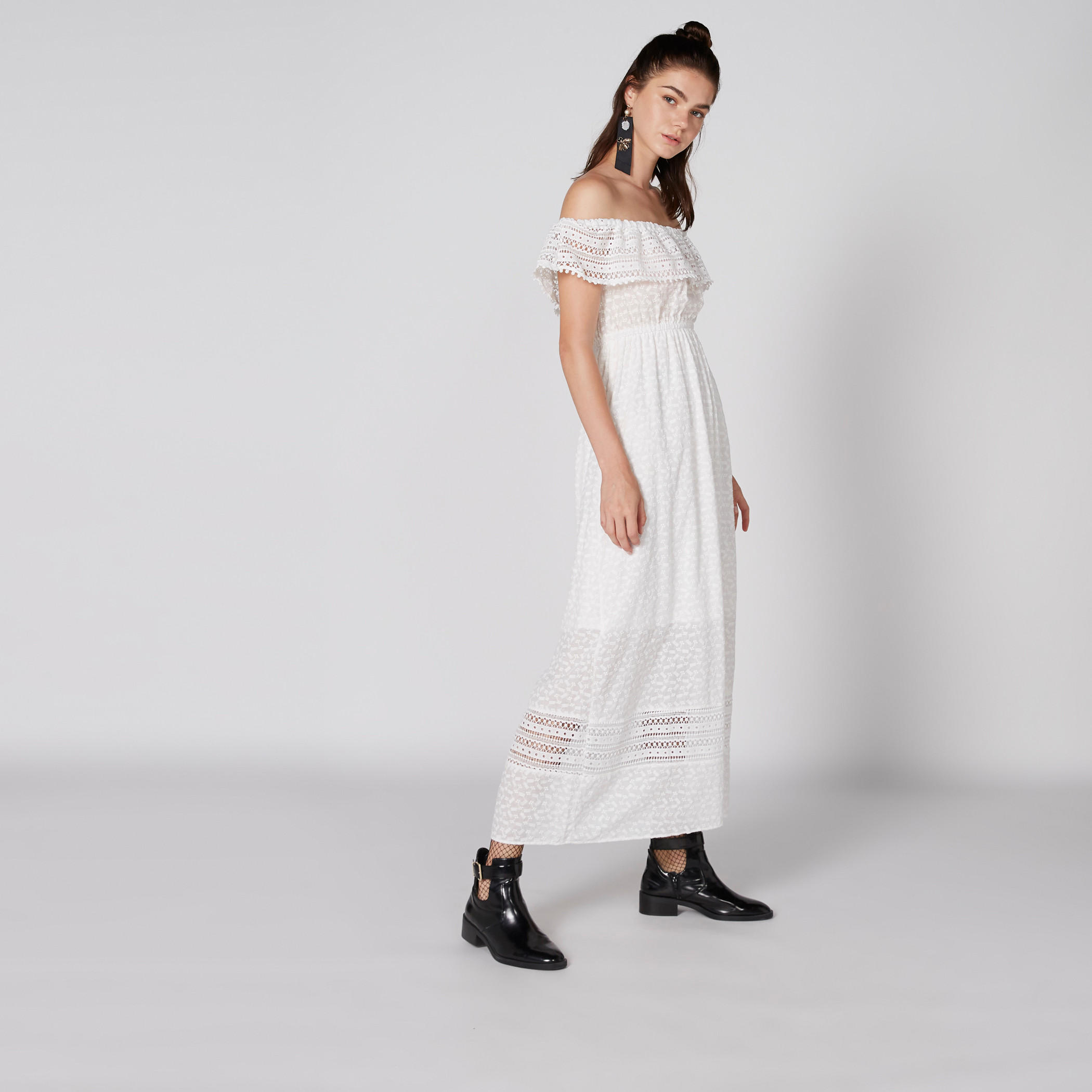 فستان طويل مكشوف الأكتاف بتفاصيل دانتيل-women-clothing-dresses-image-3