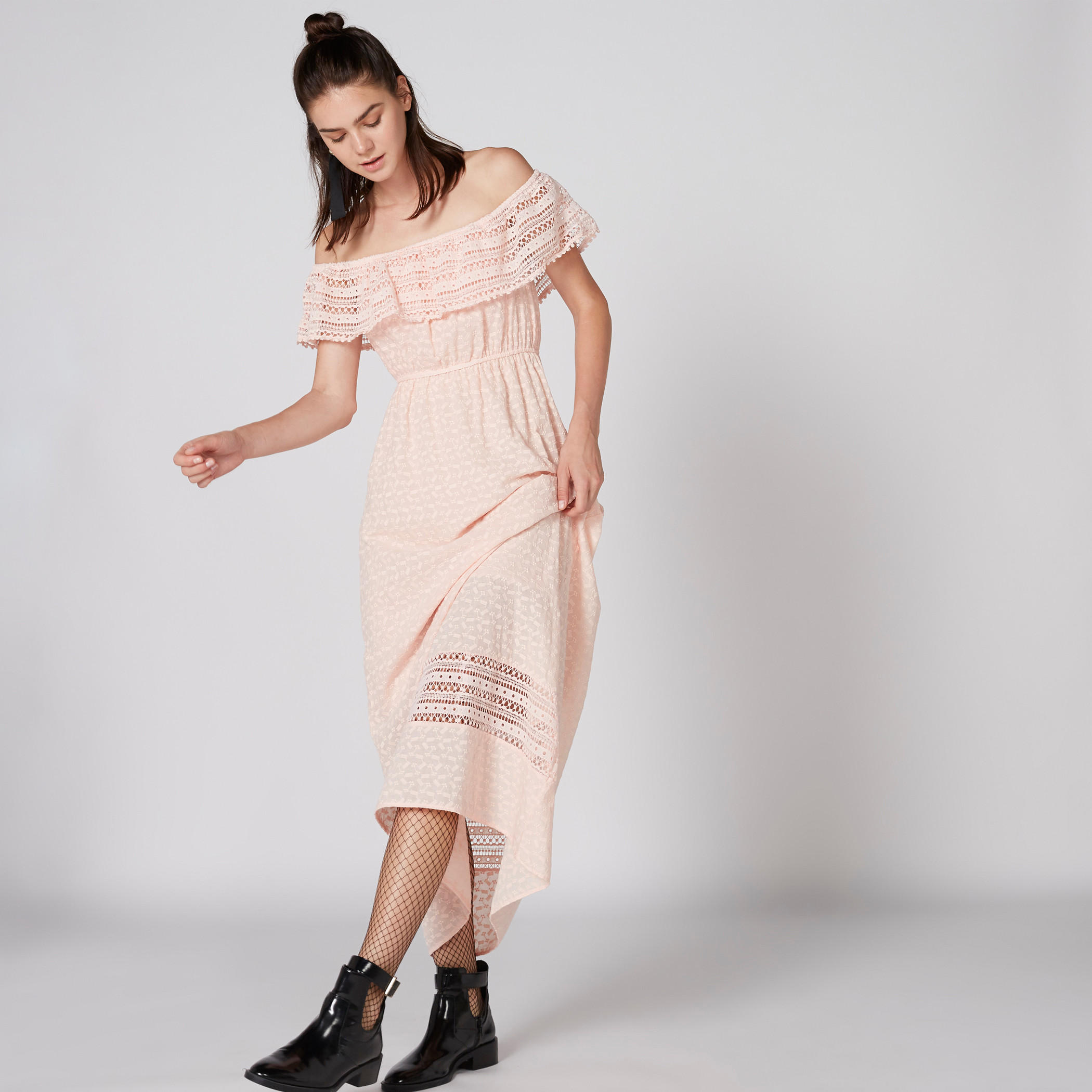 فستان طويل مكشوف الأكتاف بتفاصيل دانتيل-women-clothing-dresses-image-1