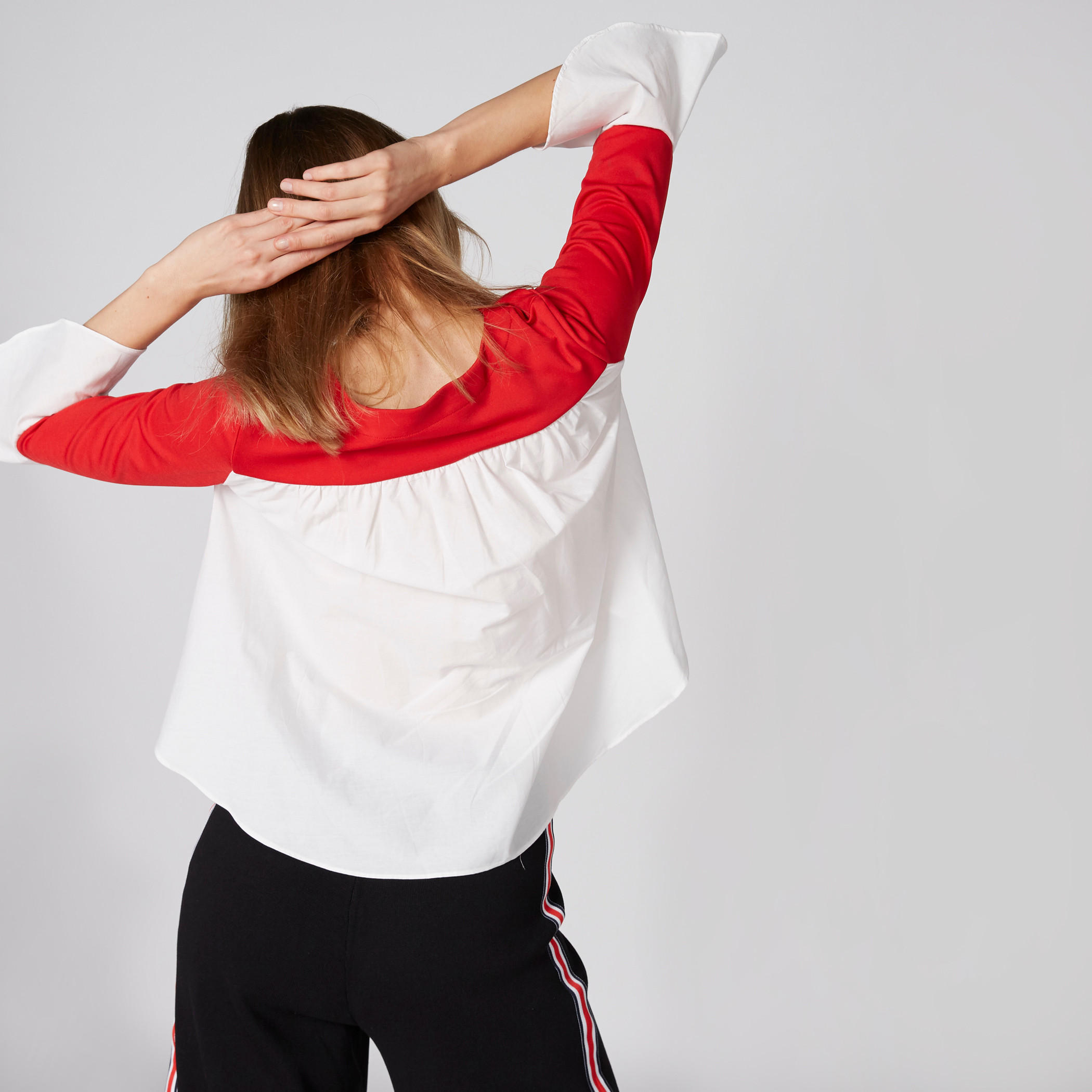 بلوزة بياقة مستديرة وأكمام 3/4 وتفاصيل كشكش-women-clothing-shirtsandblouses-blouses-image-2