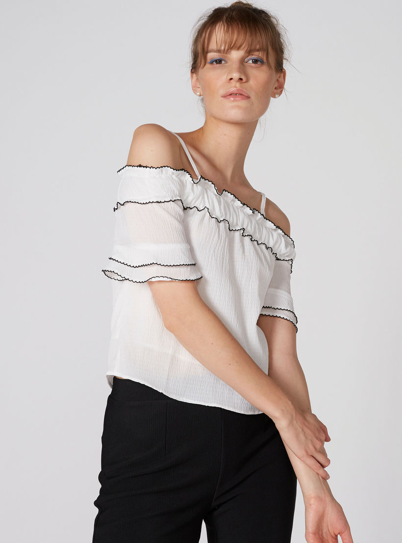 بلوزة بارزة الملمس بأكتاف مكشوفة وأكمام قصيرة وتفاصيل كشكش-women-clothing-shirtsandblouses-blouses-image-3