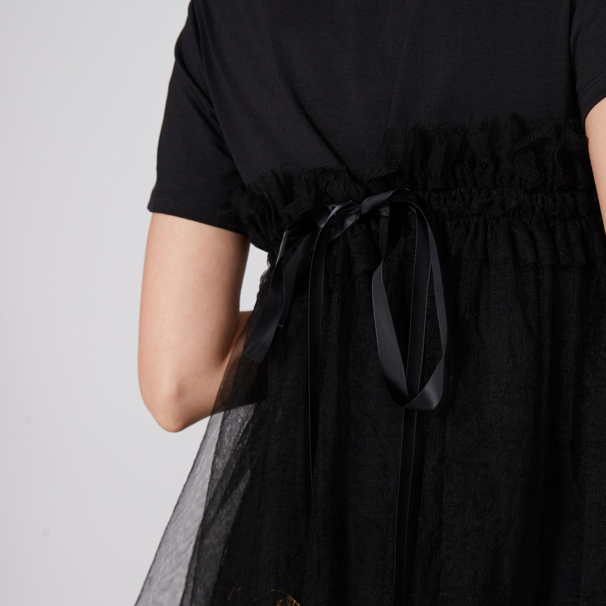 بلوزة بياقة مستديرة وأكمام قصيرة وتفاصيل دانتيل-women-clothing-shirtsandblouses-blouses-image-4