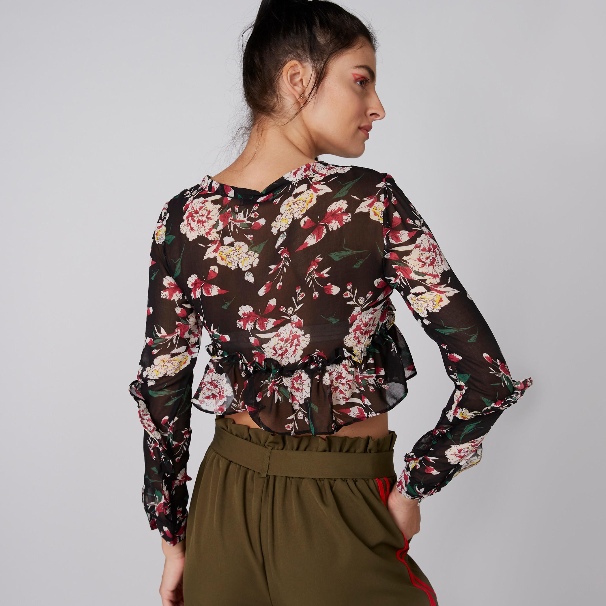 بلوزة قصيرة بأكمام طويلة وتفاصيل كشكش وطبعات-women-clothing-shirtsandblouses-blouses-image-2