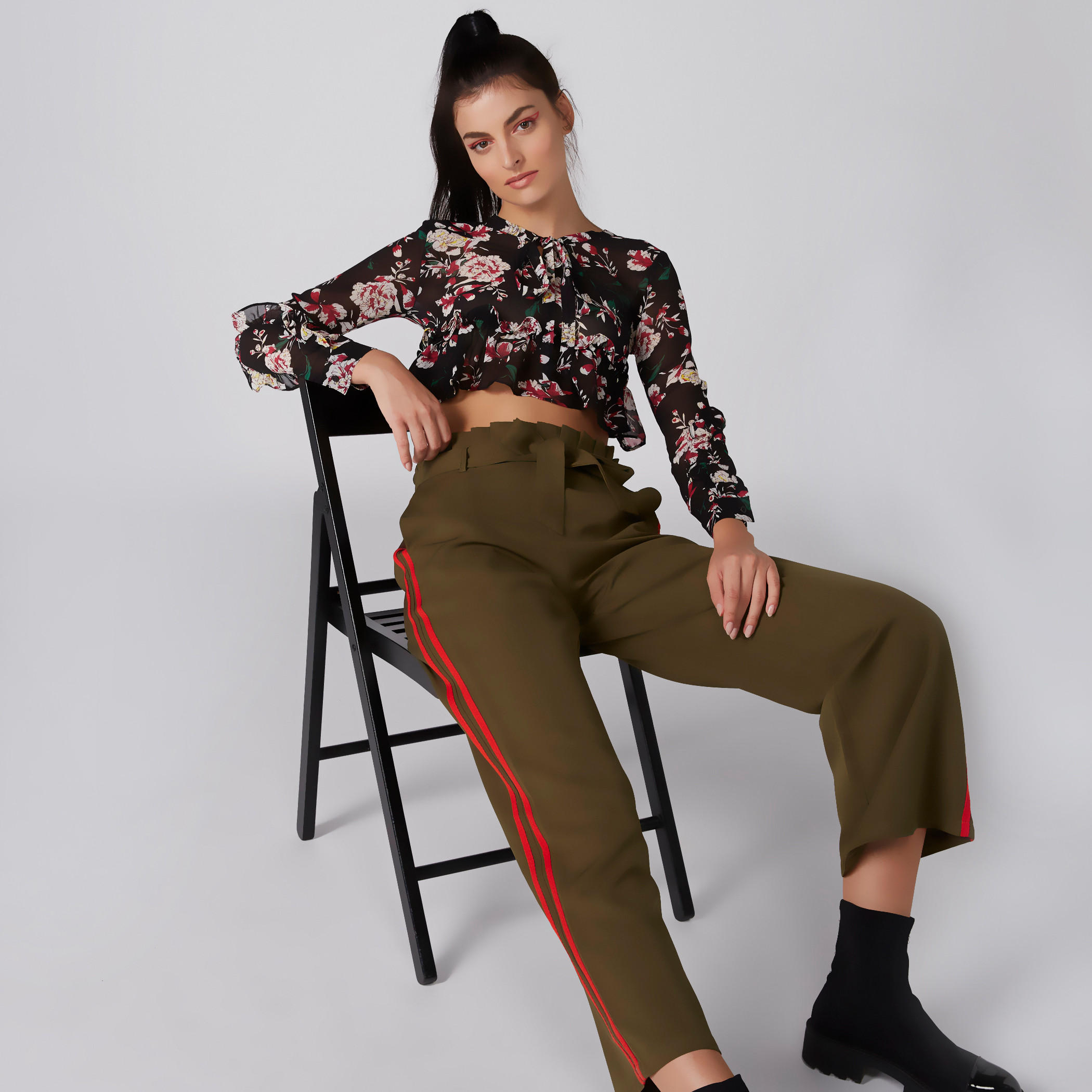 بلوزة قصيرة بأكمام طويلة وتفاصيل كشكش وطبعات-women-clothing-shirtsandblouses-blouses-image-4