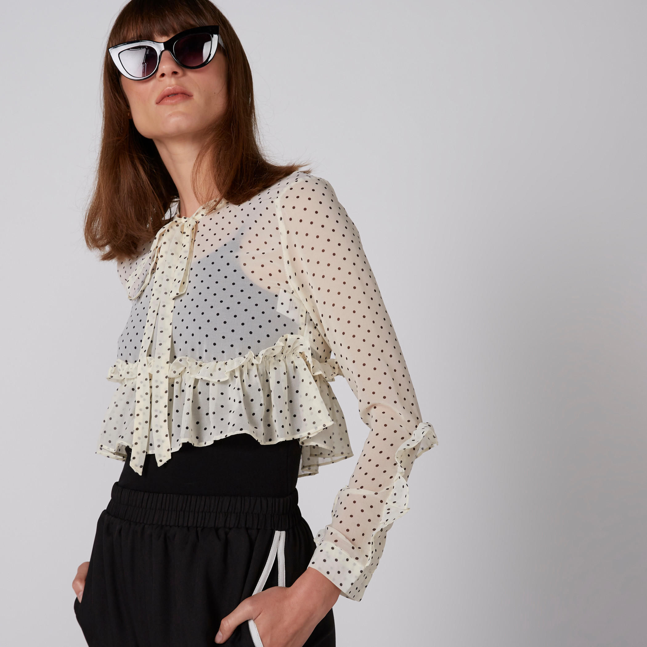 بلوزة قصيرة بأكمام طويلة وتفاصيل كشكش وطبعات-women-clothing-shirtsandblouses-blouses-image-2