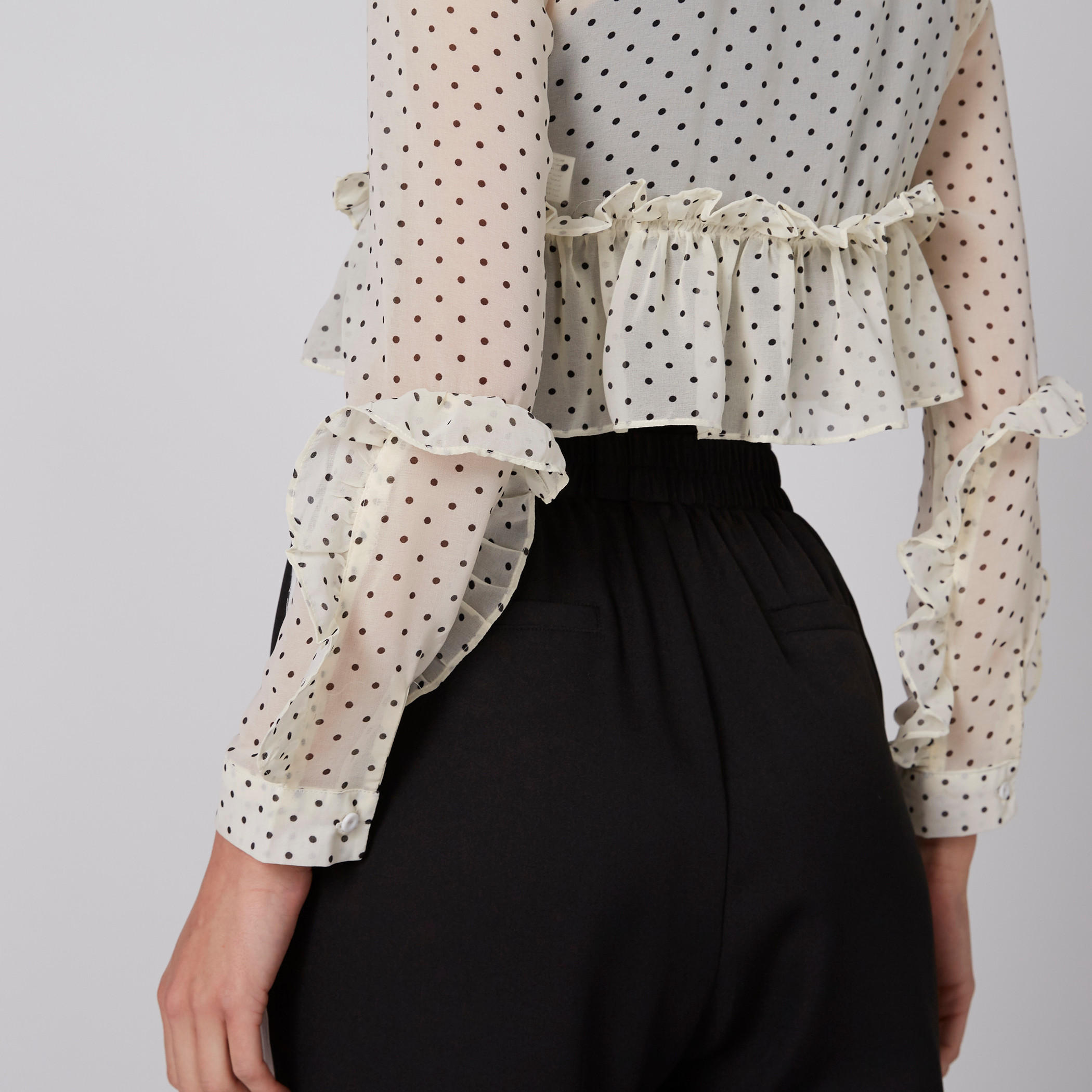 بلوزة قصيرة بأكمام طويلة وتفاصيل كشكش وطبعات-women-clothing-shirtsandblouses-blouses-image-5