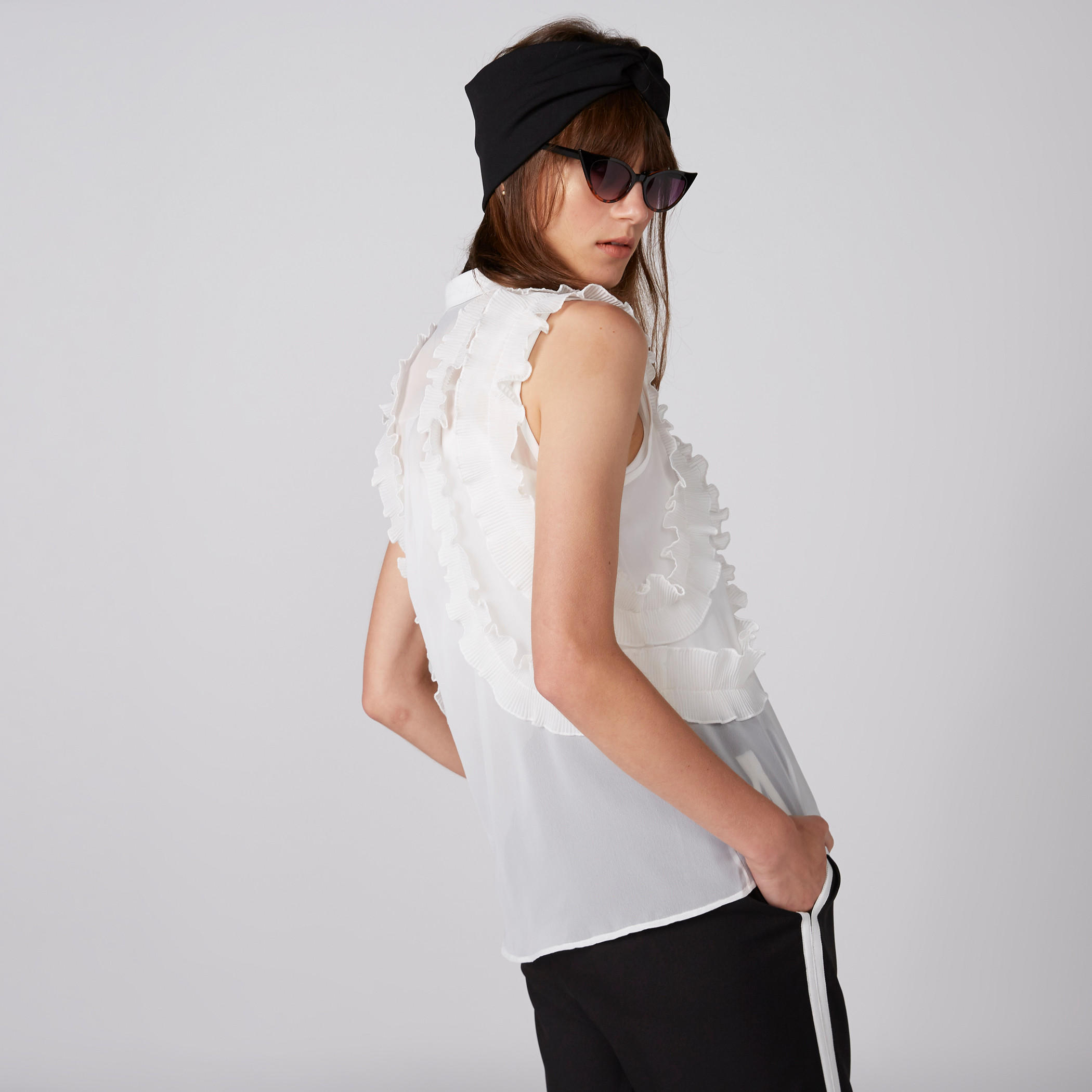 قميص دون أكمام بأزرار غير مرئية وتفاصيل كشكش-women-clothing-shirtsandblouses-shirts-image-1
