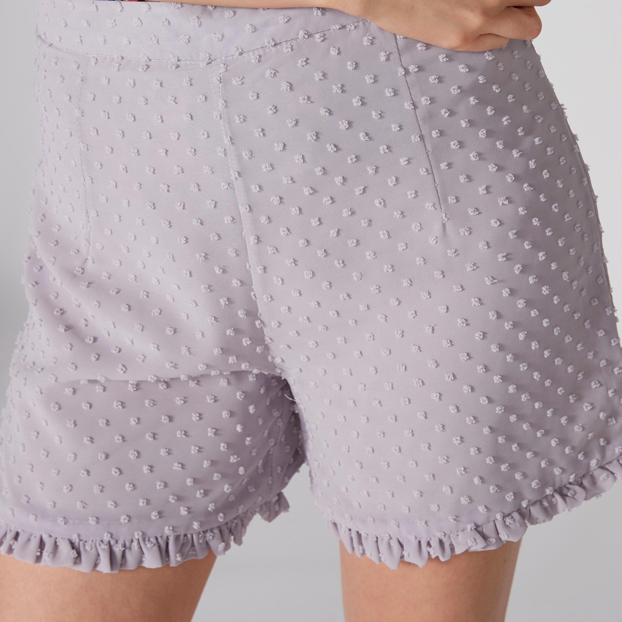شورت دينم سادة بخصر متوسط الإرتفاع وتفاصيل جيوب من توإكستريمز-women-clothing-bottoms-shorts-image-4