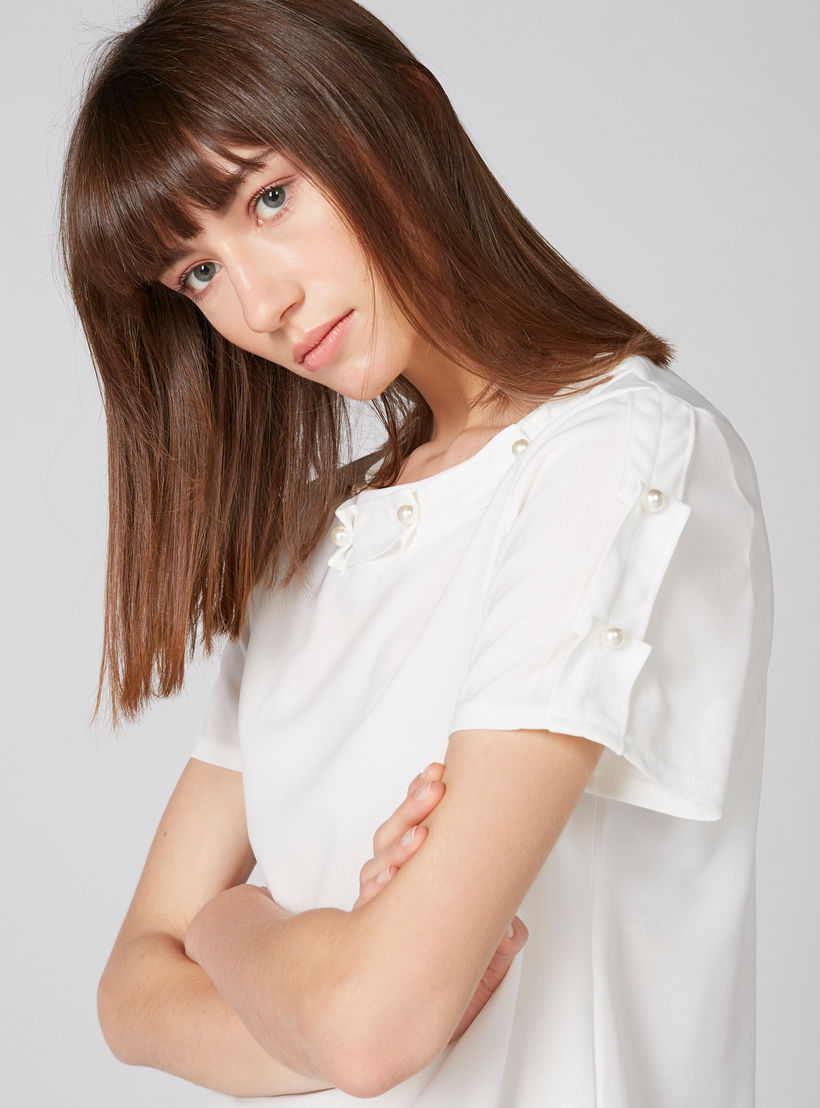 بلوزة بياقة مستديرة وأكمام قصيرة بتفاصيل لؤلؤ-women-clothing-shirtsandblouses-blouses-image-2
