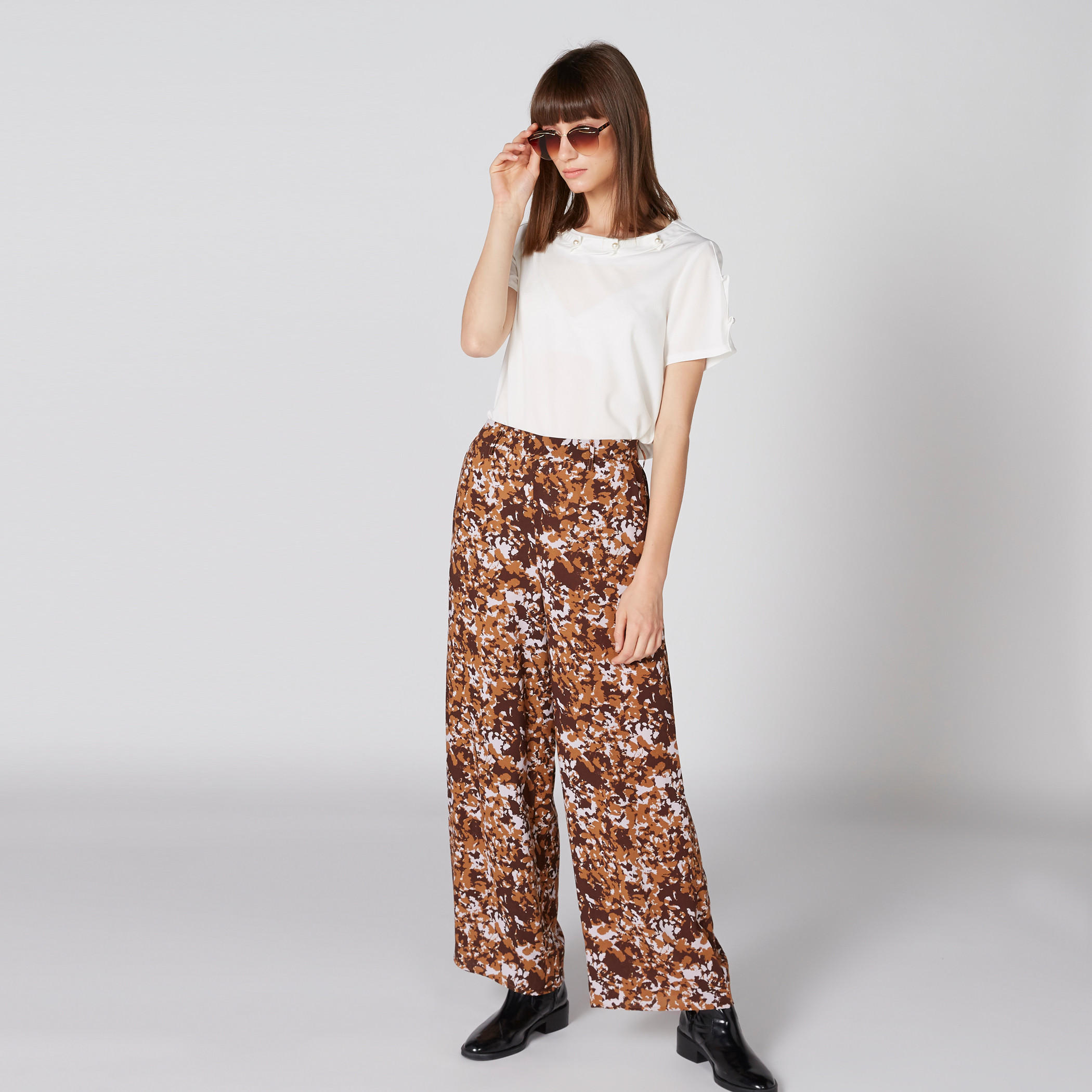 بلوزة بياقة مستديرة وأكمام قصيرة بتفاصيل لؤلؤ-women-clothing-shirtsandblouses-blouses-image-3